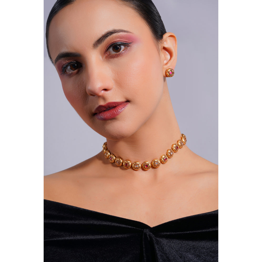 Amaita Demi Fine Ethnic Gold Tone Antique Dome Ruby Stone Choker and Stud Set