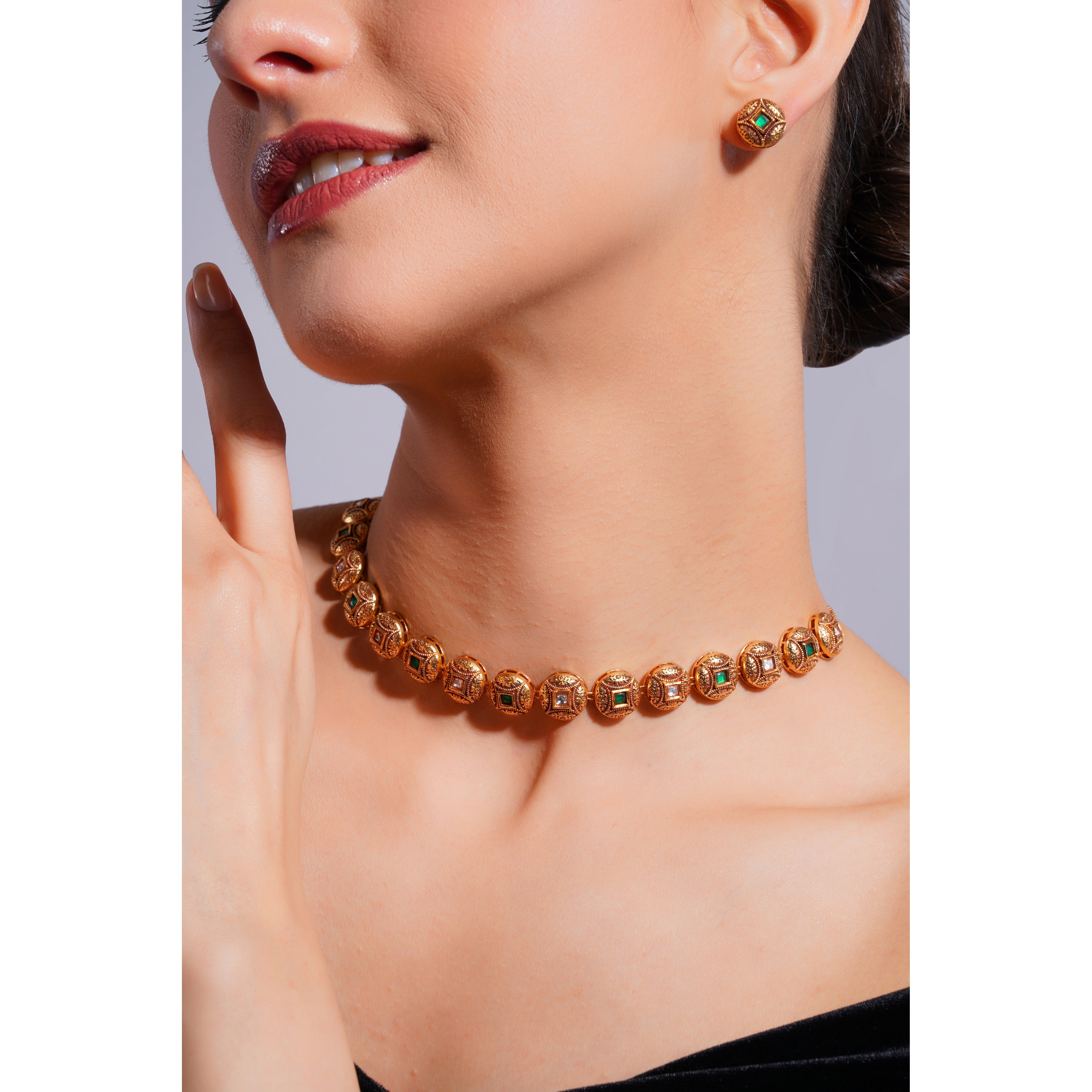 Amaita Demi Fine Ethnic Gold Tone Antique Dome Emerald Green Stone Choker Set