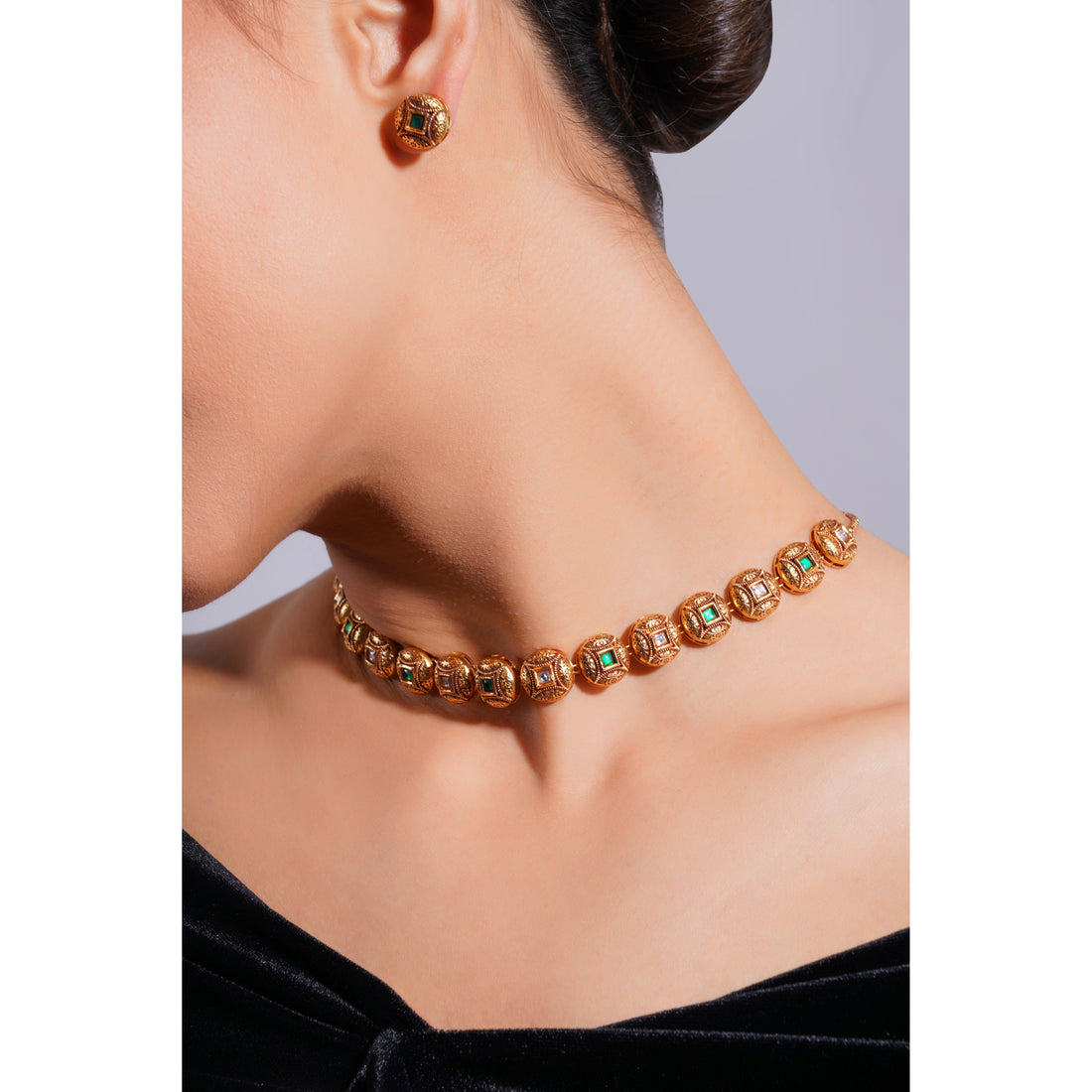 Amaita Demi Fine Ethnic Gold Tone Antique Dome Emerald Green Stone Choker Set