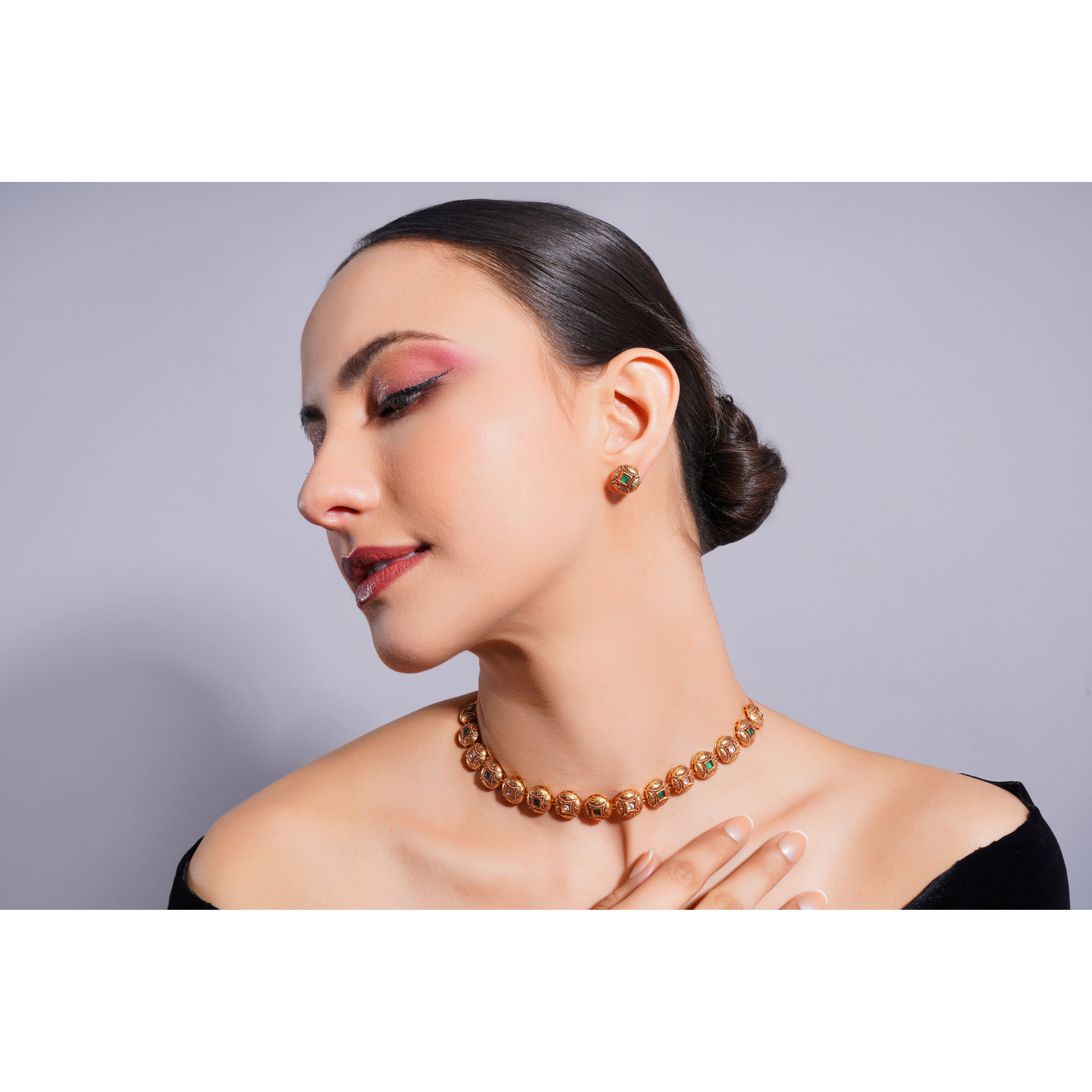 Amaita Demi Fine Ethnic Gold Tone Antique Dome Emerald Green Stone Choker Set