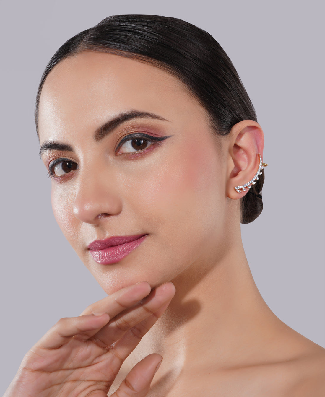 Amaita American Diamond Elegant Ear Cuff