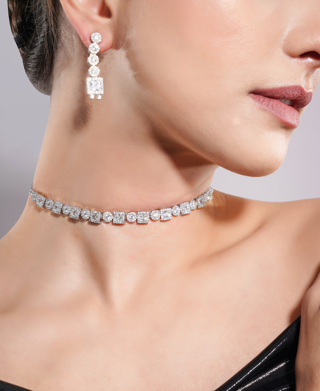 Amaita Platinum Finish Single Line Diamond Look Choker Set