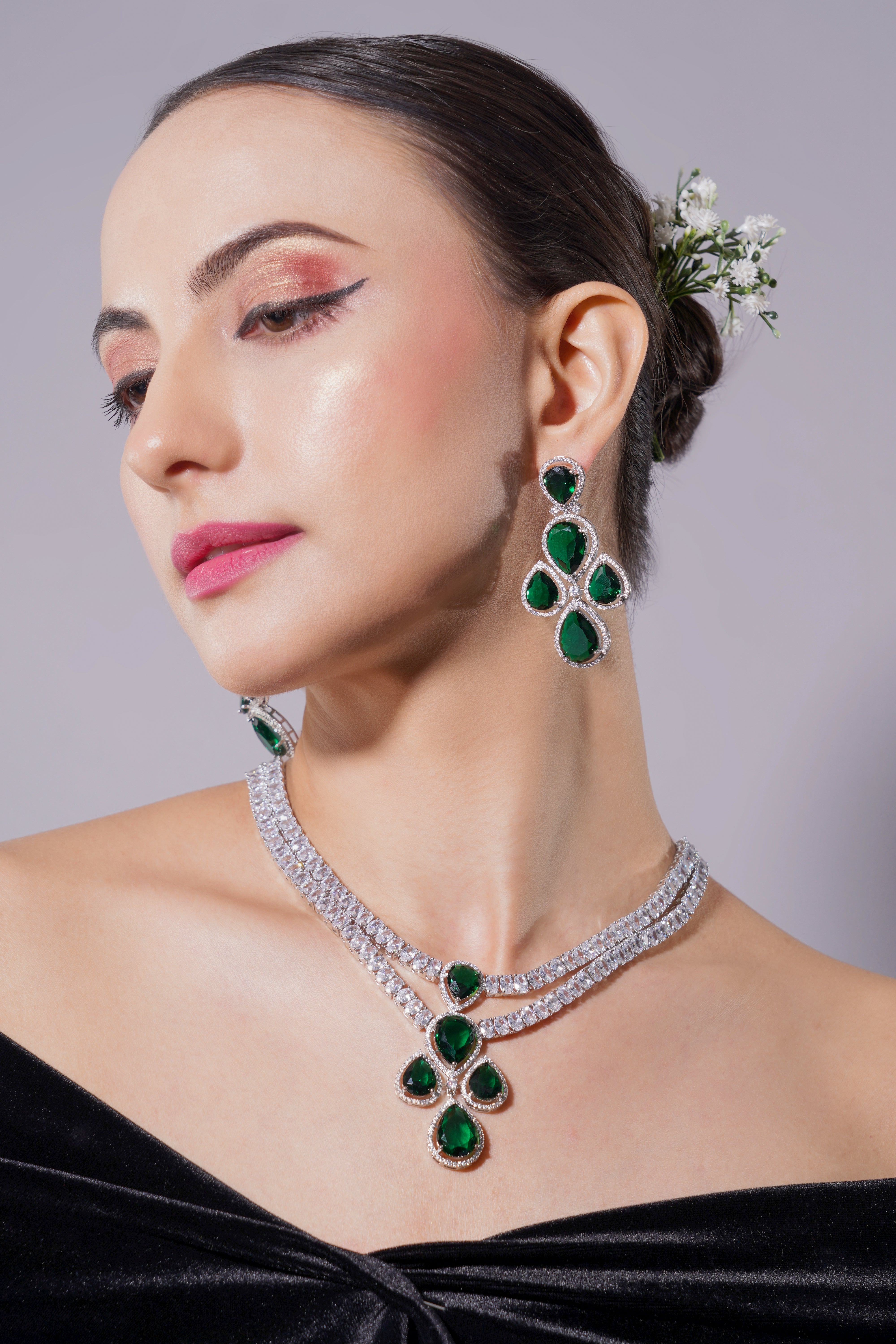 Amaita Regal Green Teardrop Jewellery Set for Celebrations
