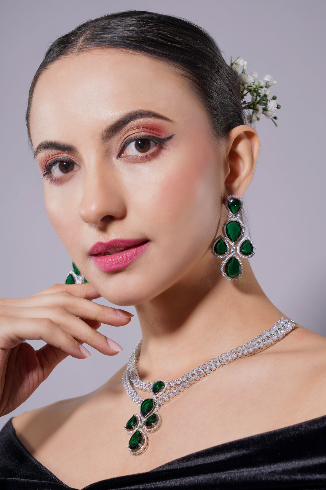 Amaita Regal Green Teardrop Jewellery Set for Celebrations