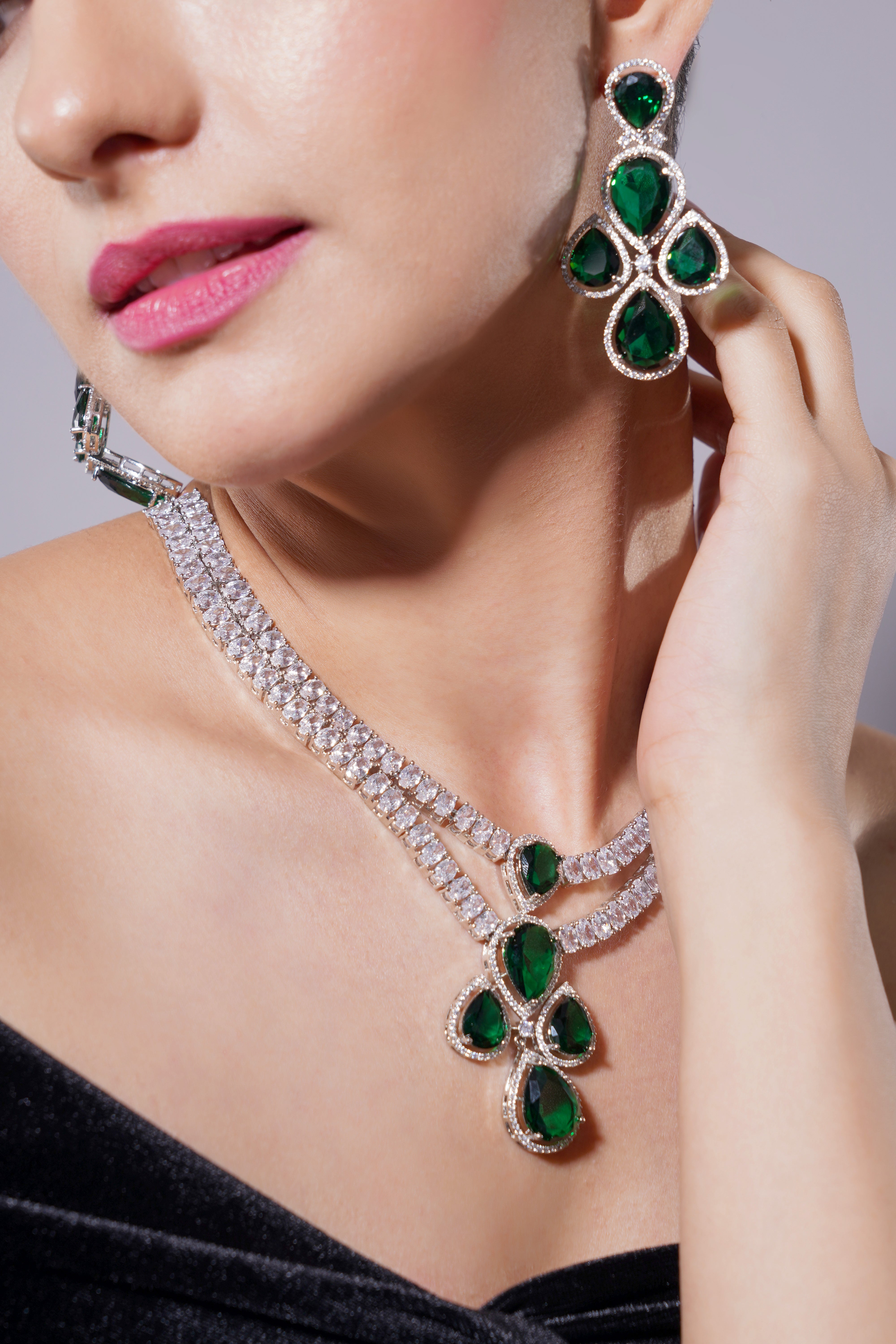 Amaita Regal Green Teardrop Jewellery Set for Celebrations