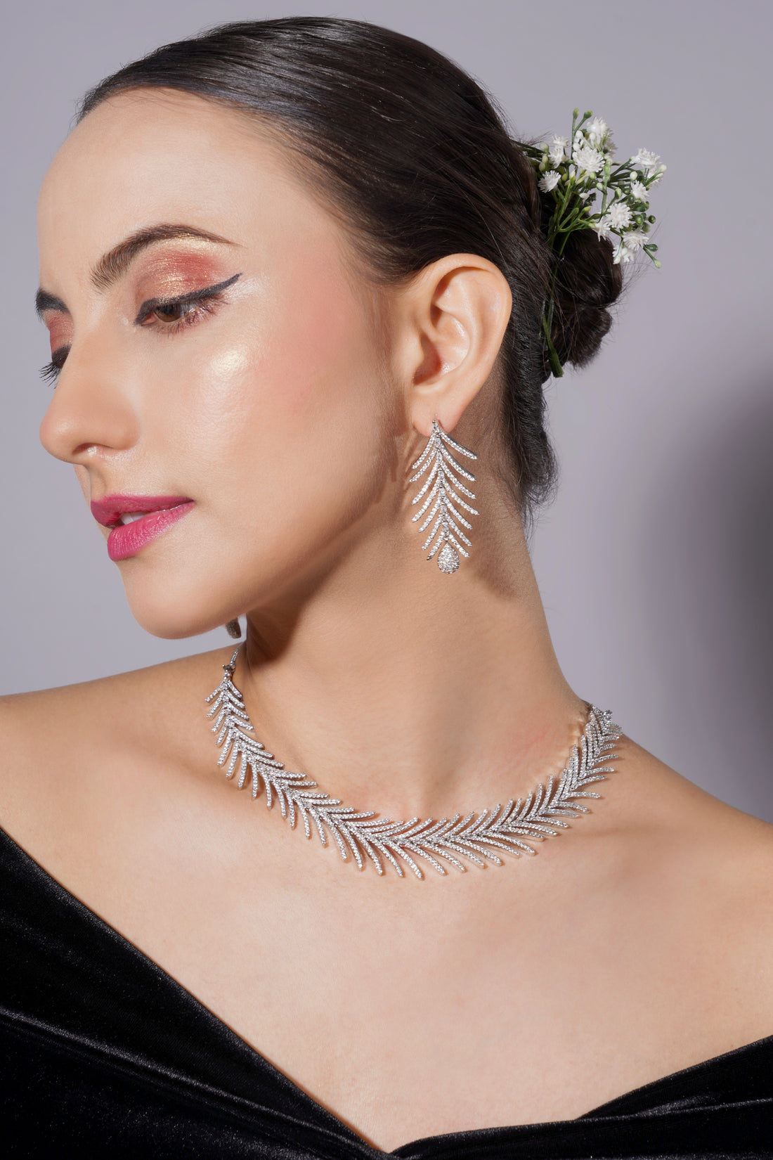 Amaita Leaf Design Platinum Polish Necklace & Earrings Set