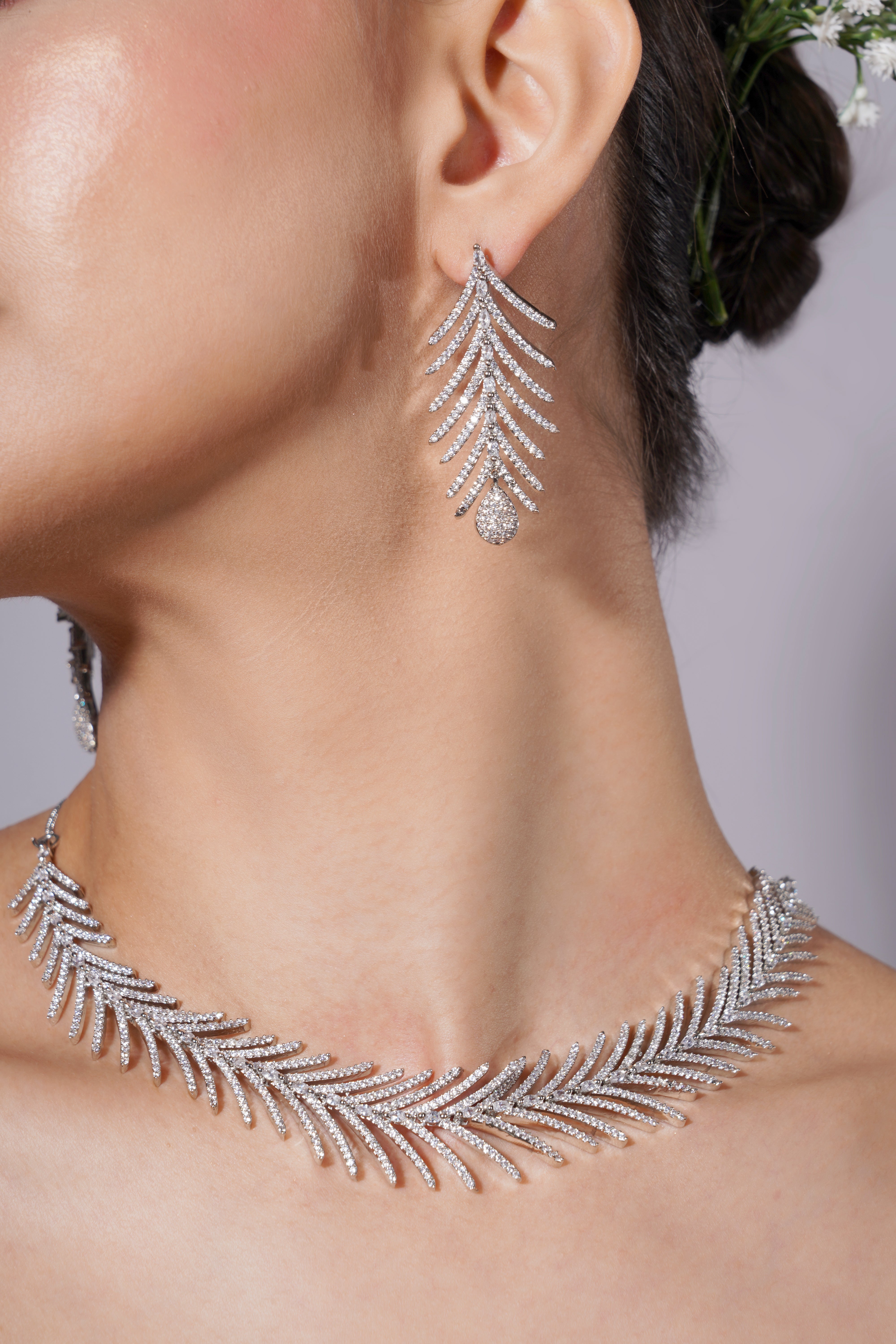 Amaita Leaf Design Platinum Polish Necklace & Earrings Set