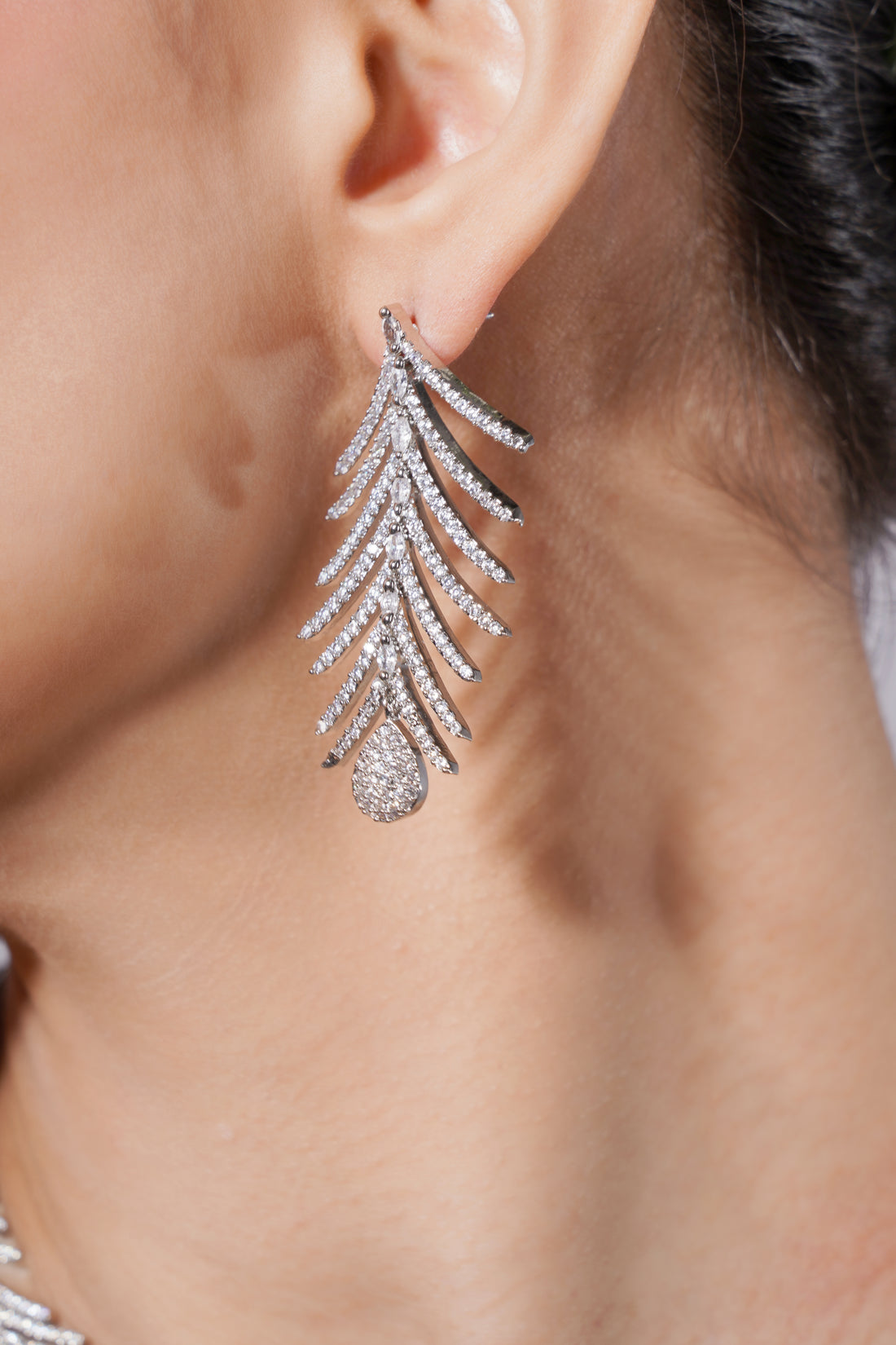 Amaita Leaf Design Platinum Polish Necklace & Earrings Set