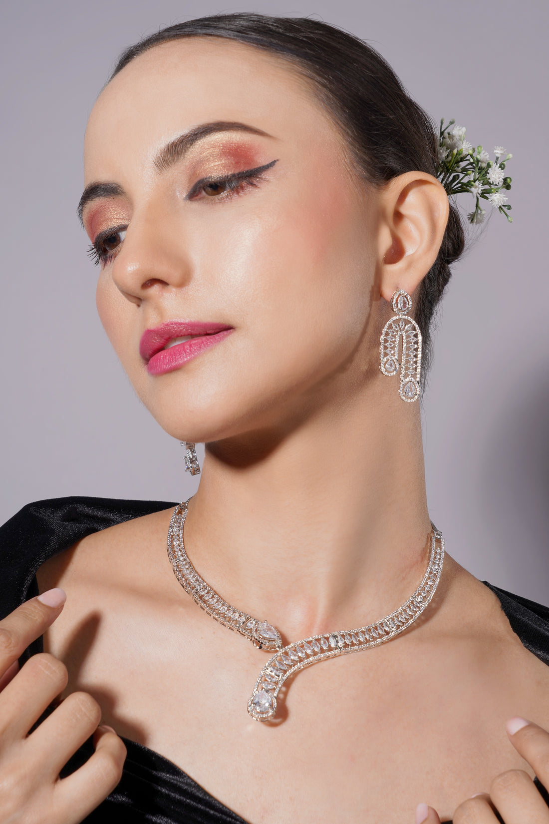 Amaita Stylish Twist Pattern Necklace with Matching Earrings