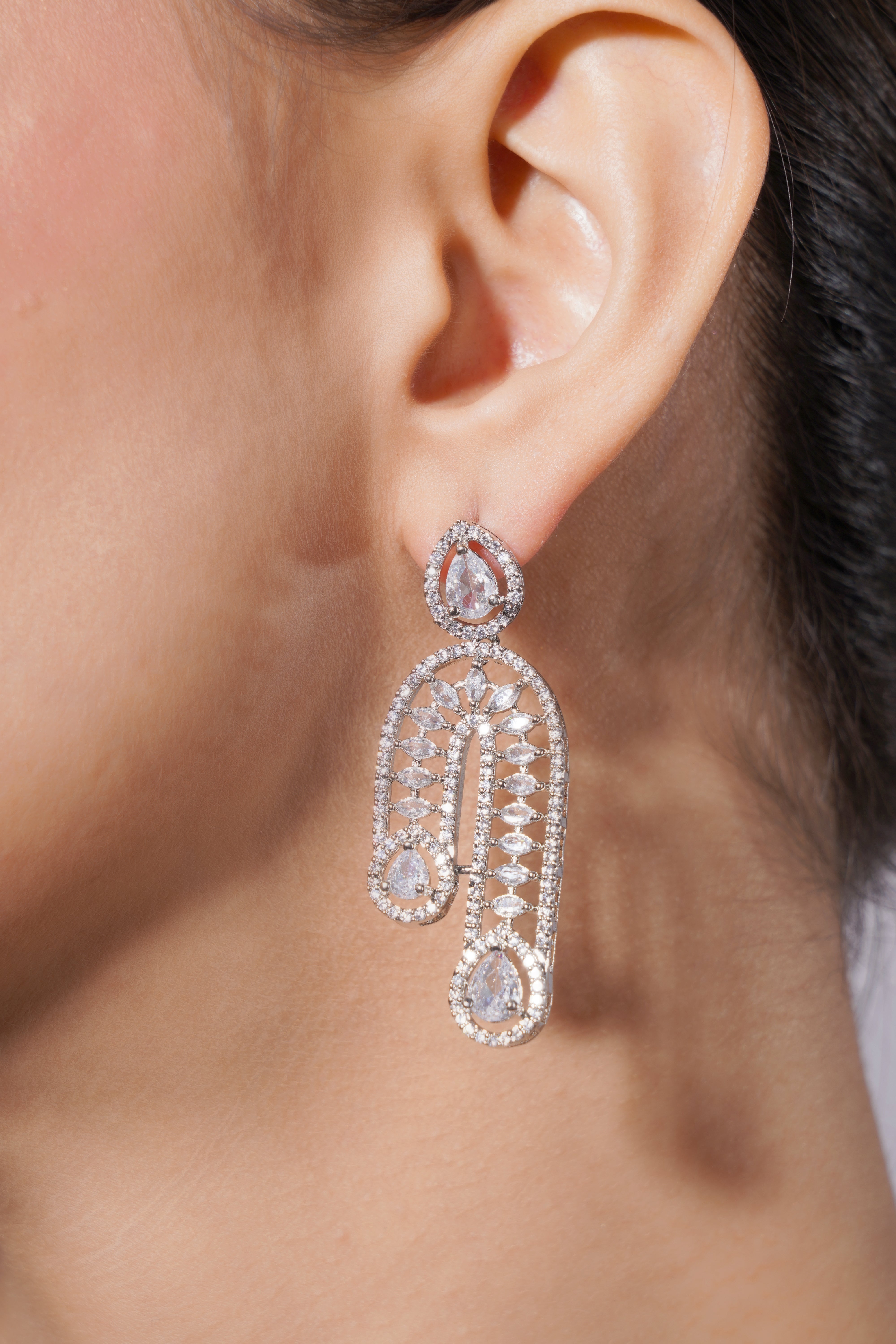 Amaita Stylish Twist Pattern Necklace with Matching Earrings