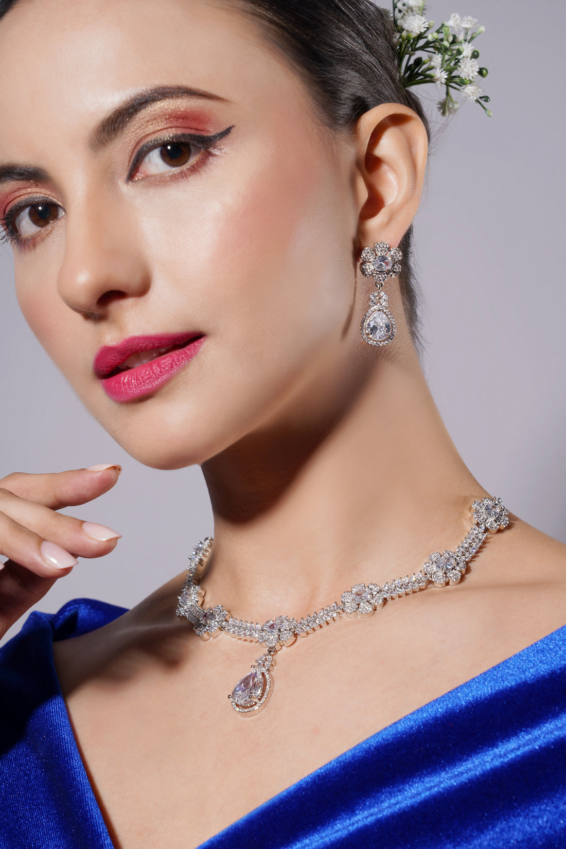 Amaita Natural White Stone Floral Platinum Polish Necklace & Earrings Set