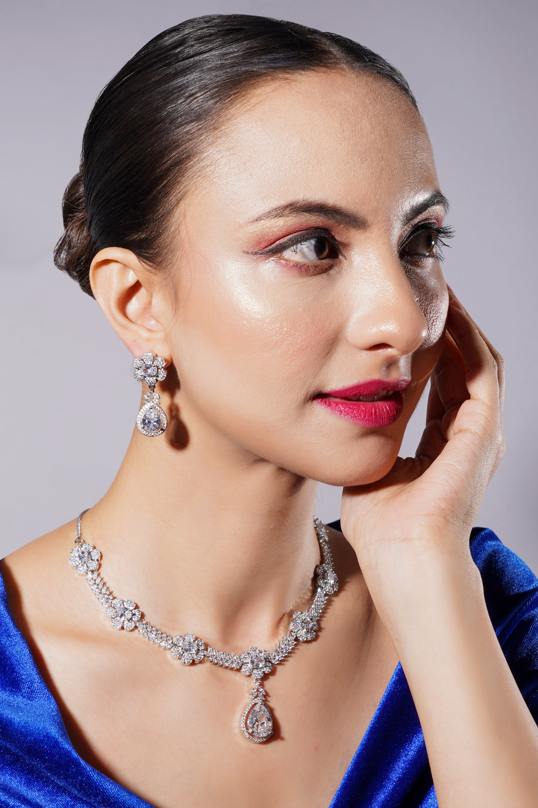 Amaita Natural White Stone Floral Platinum Polish Necklace & Earrings Set