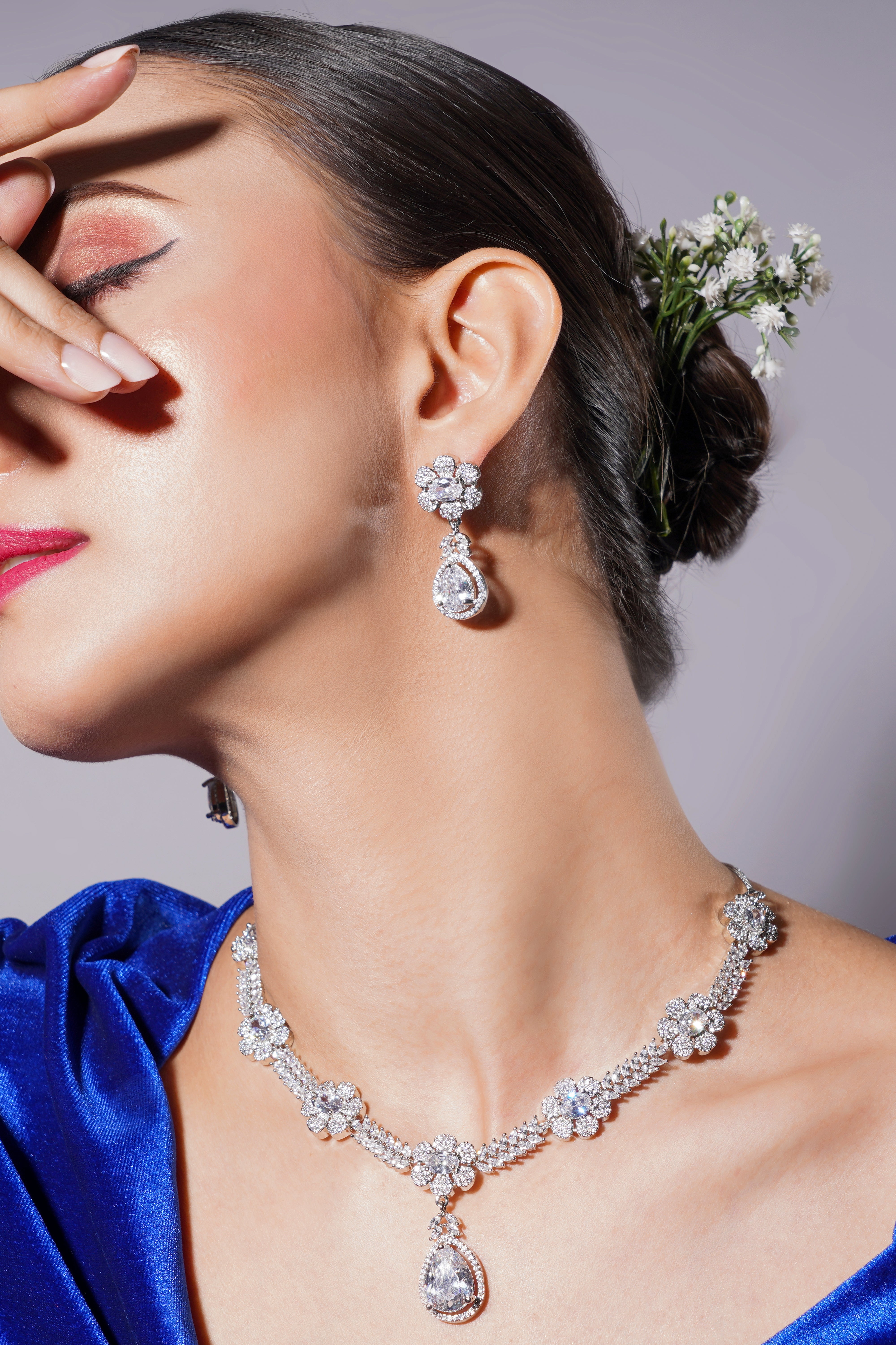 Amaita Natural White Stone Floral Platinum Polish Necklace & Earrings Set