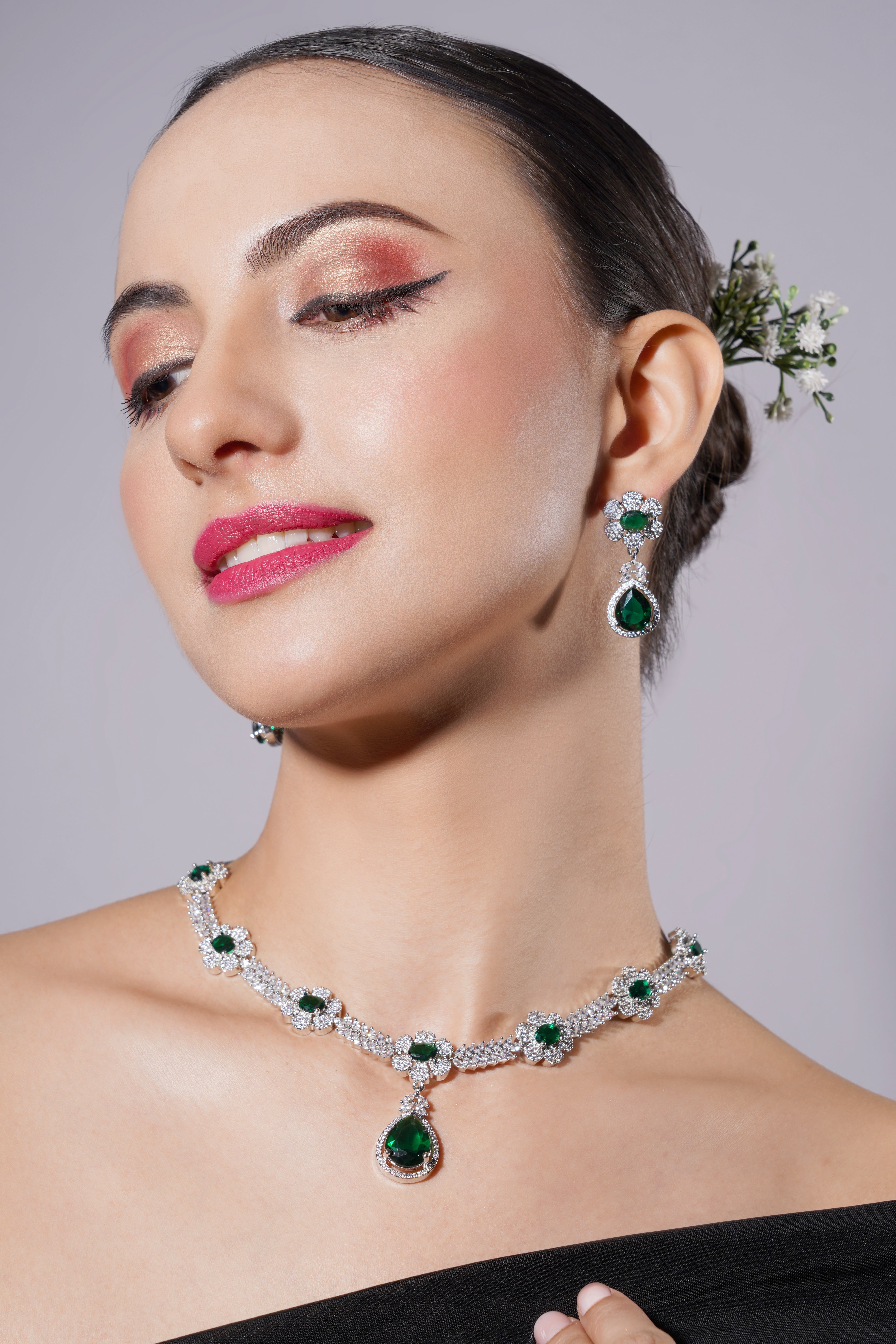 Amaita Emerald Green Floral Platinum Polish Necklace Set
