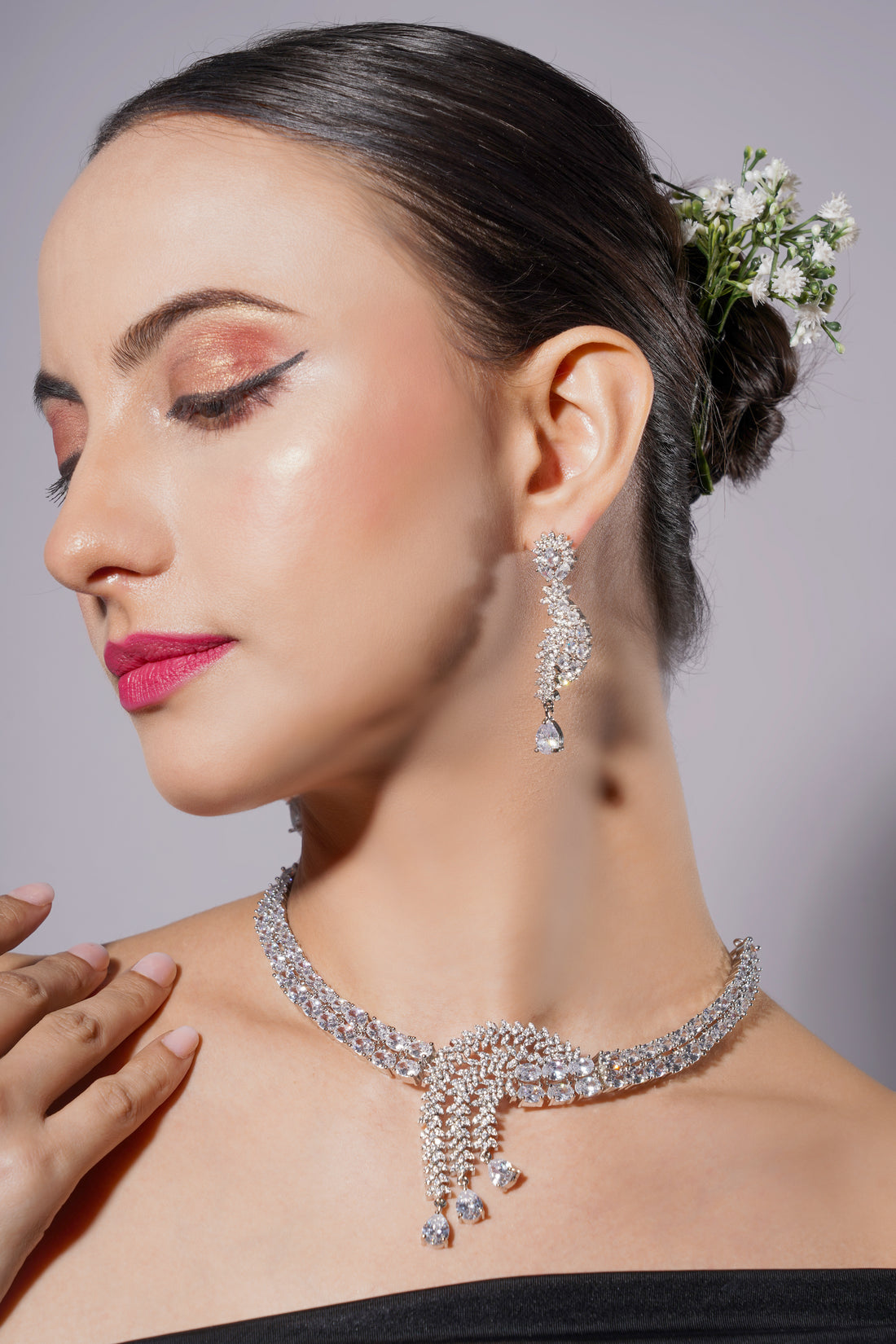 Amaita Platinum Polish Double Line Curved Leaf Design Necklace & Earrings Set