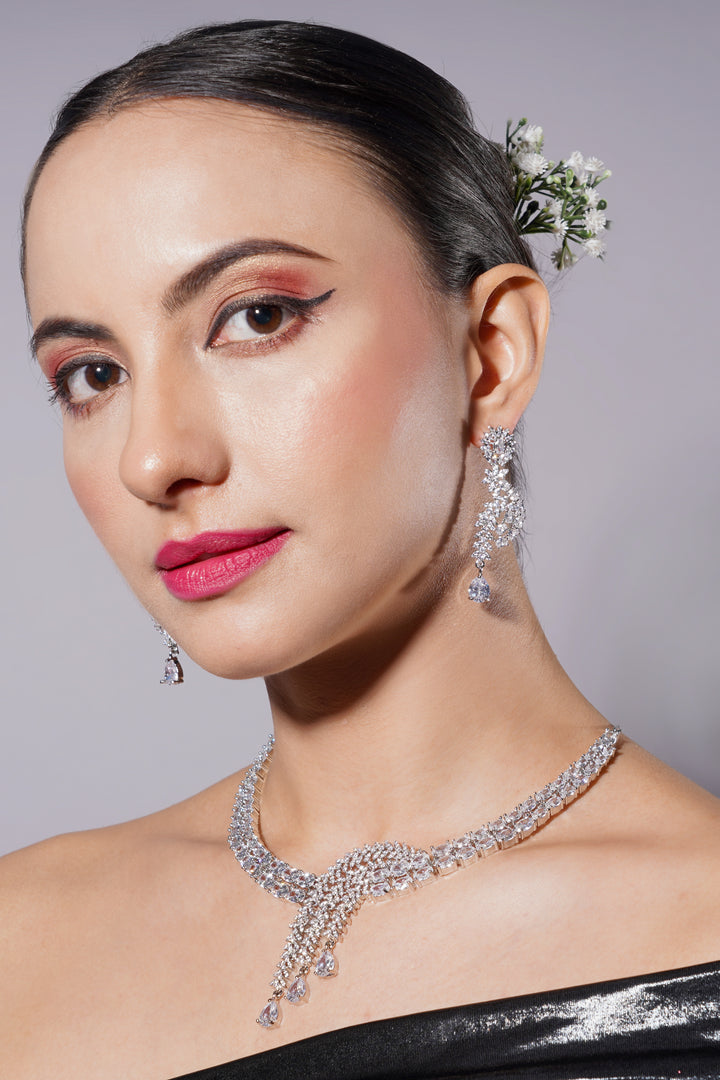 Amaita Platinum Polish Double Line Curved Leaf Design Necklace & Earrings Set