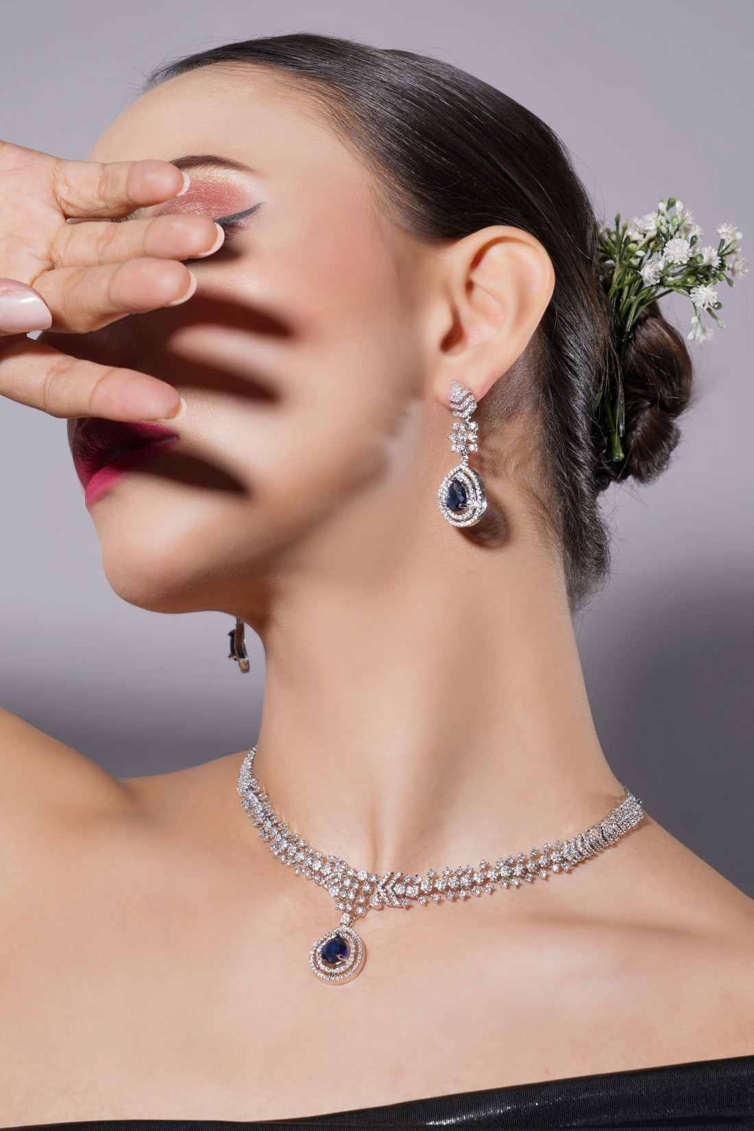 Amaita Elegant Blue Stone Vine Design Jewellery Set