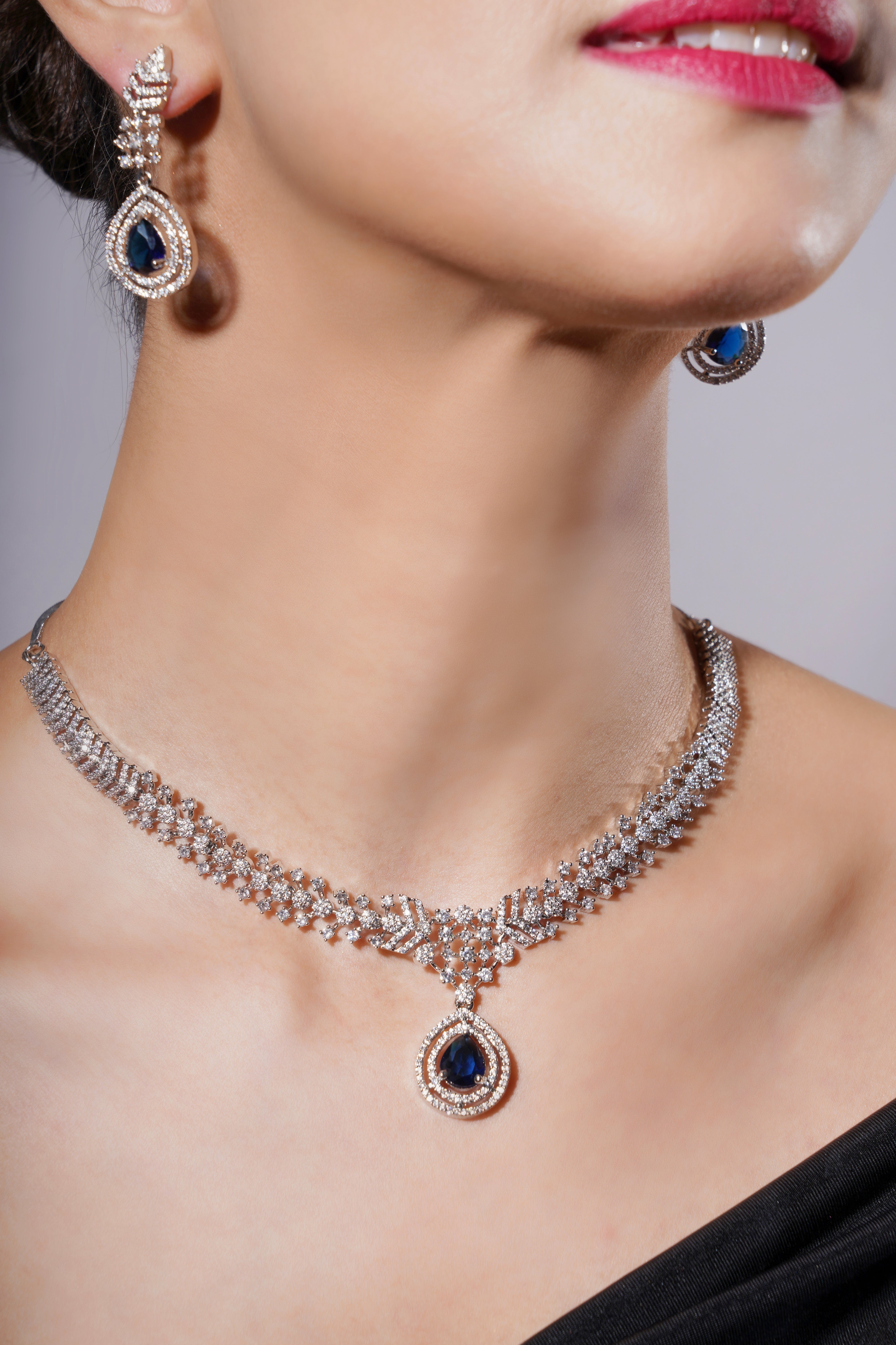 Amaita Elegant Blue Stone Vine Design Jewellery Set