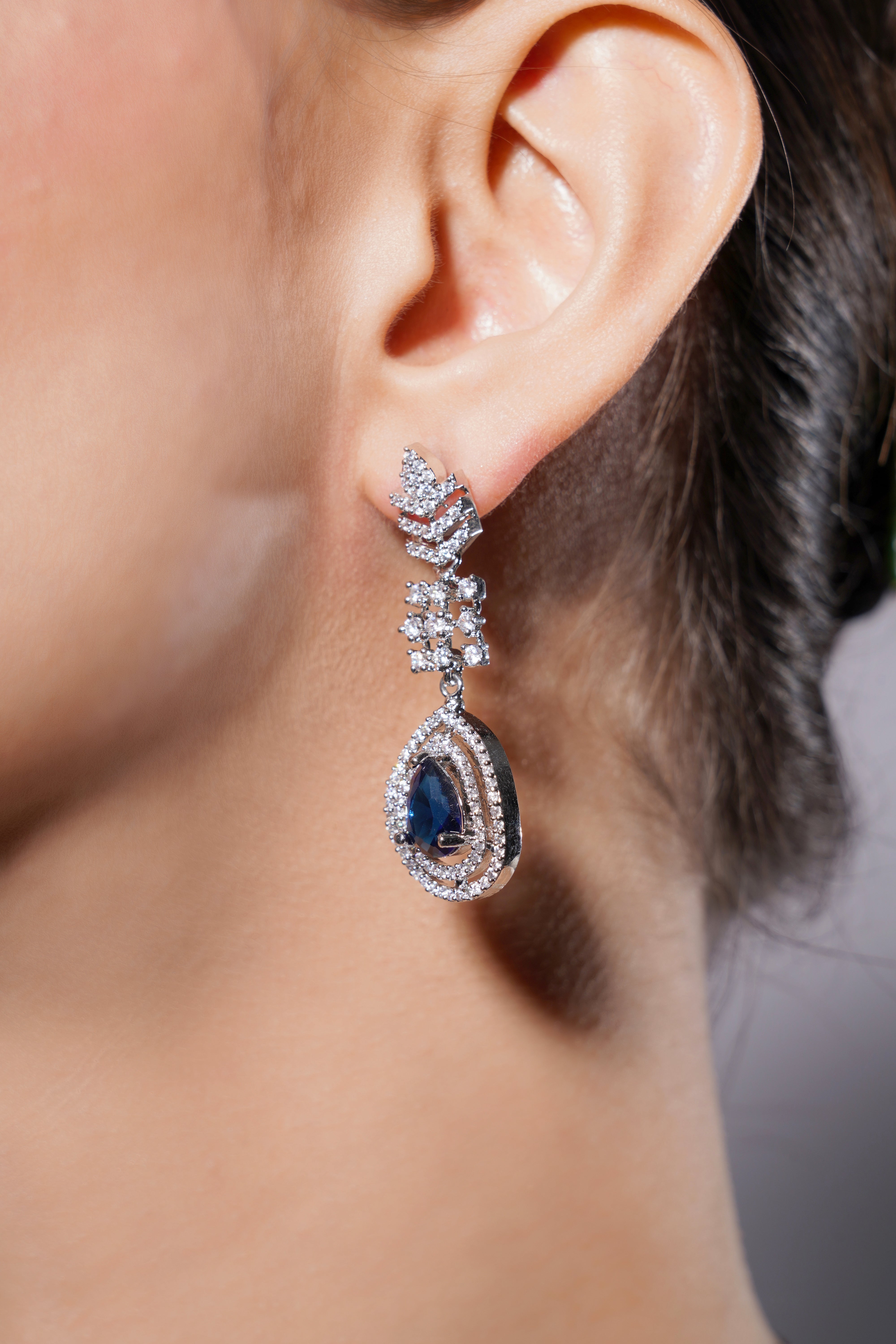 Amaita Elegant Blue Stone Vine Design Jewellery Set