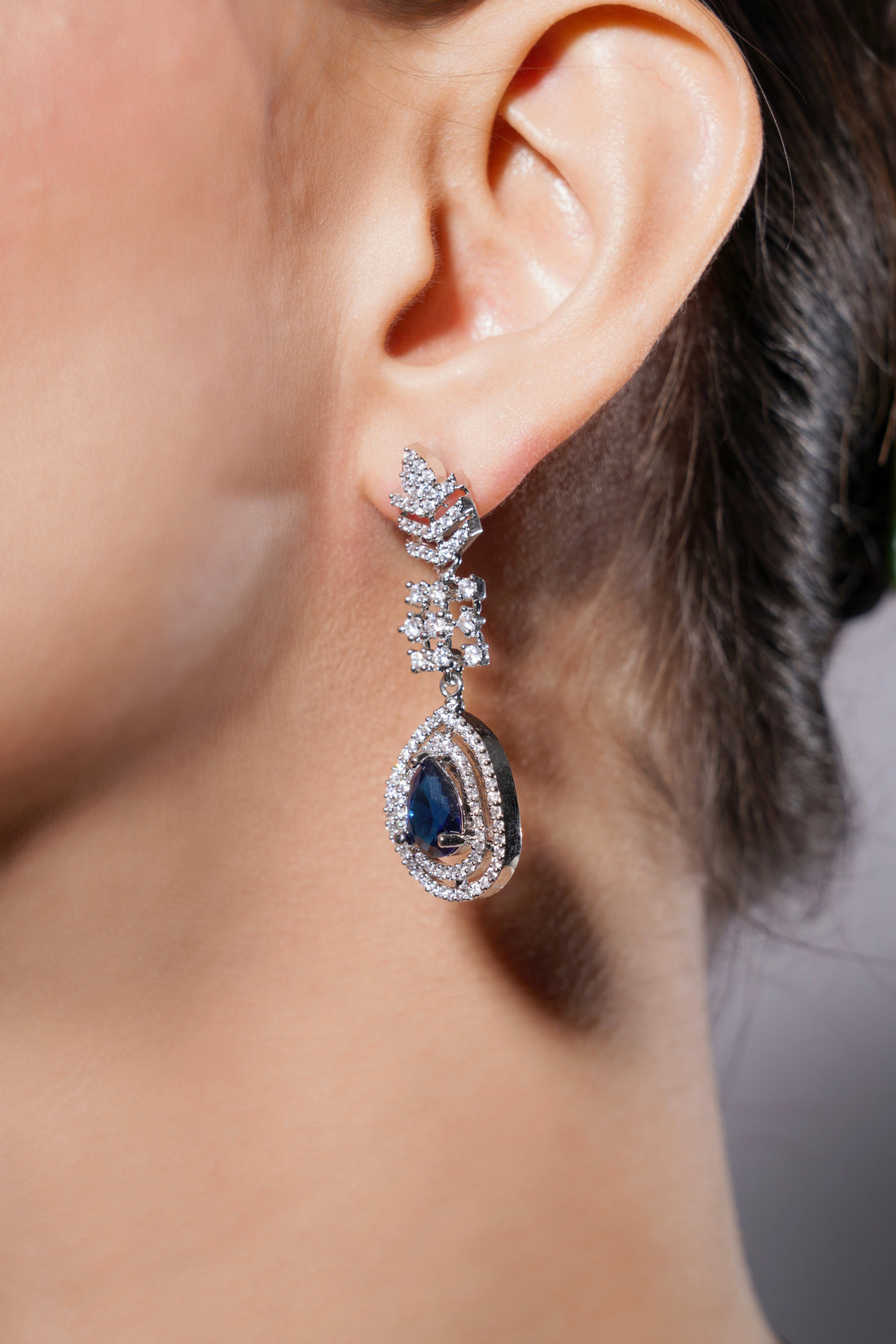 Amaita Elegant Blue Stone Vine Design Jewellery Set