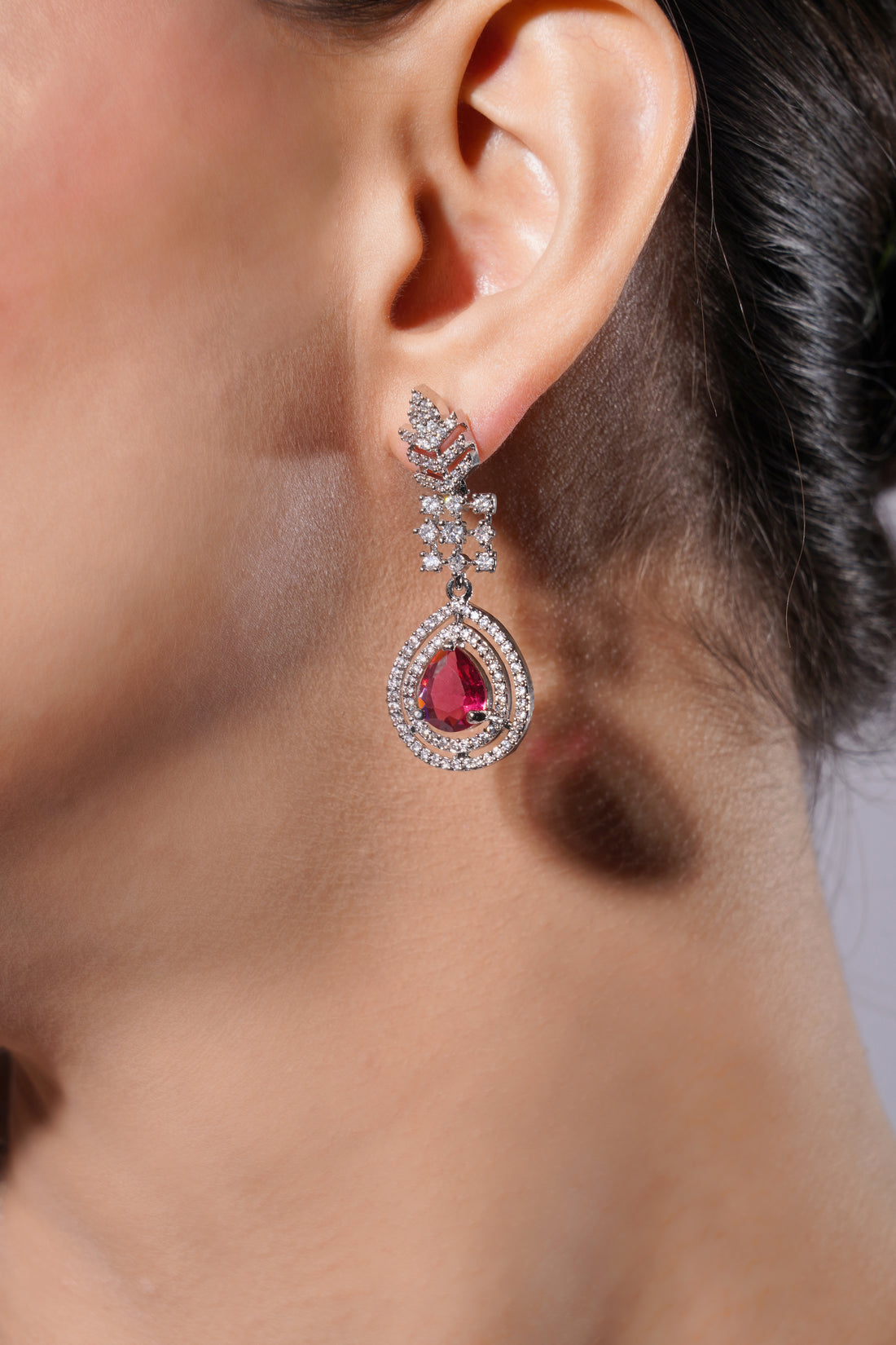 Amaita Platinum Finish Red Stone Vine Design Jewellery Set