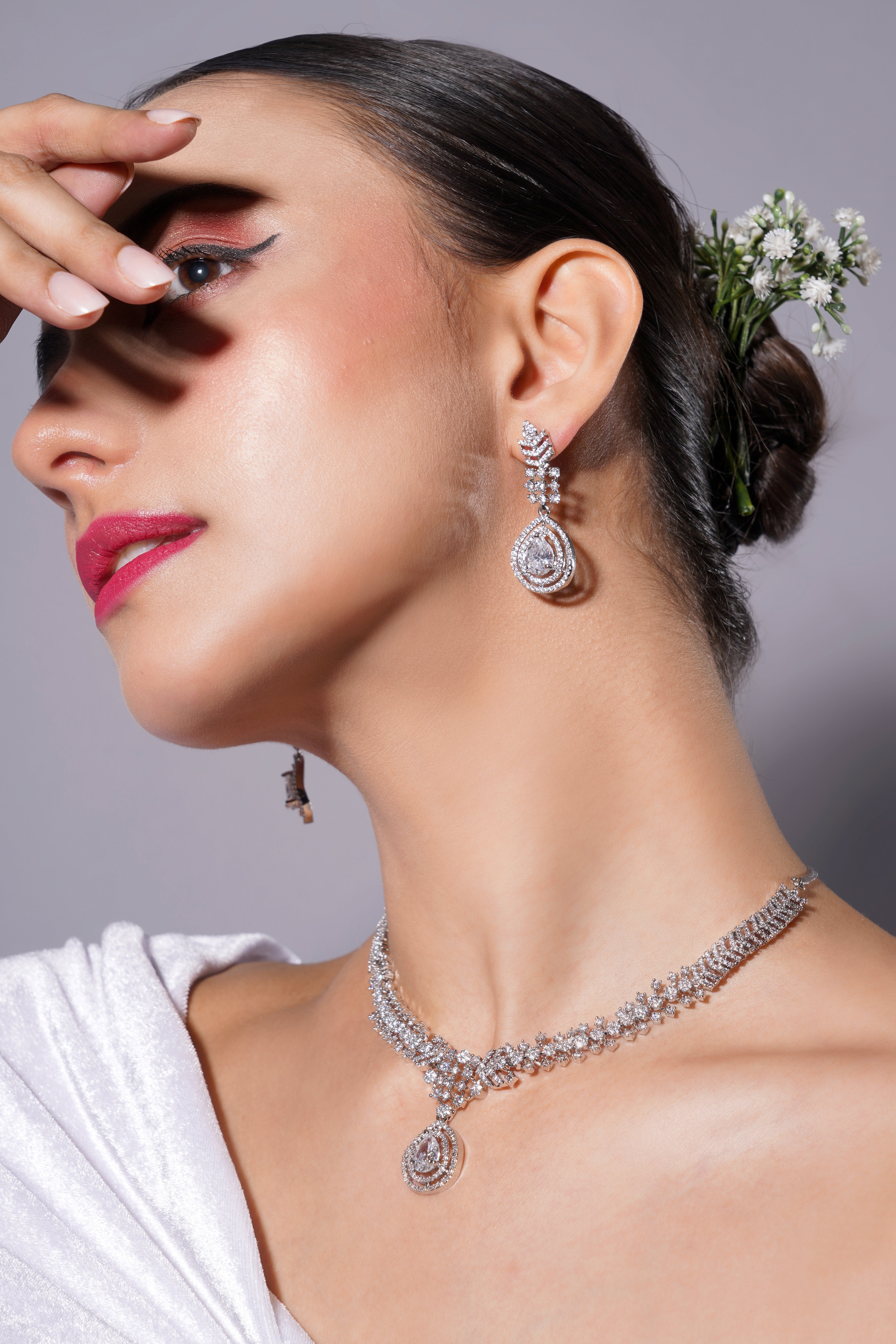 Amaita Diamond-Look Platinum Finish Vine Design Jewellery Set