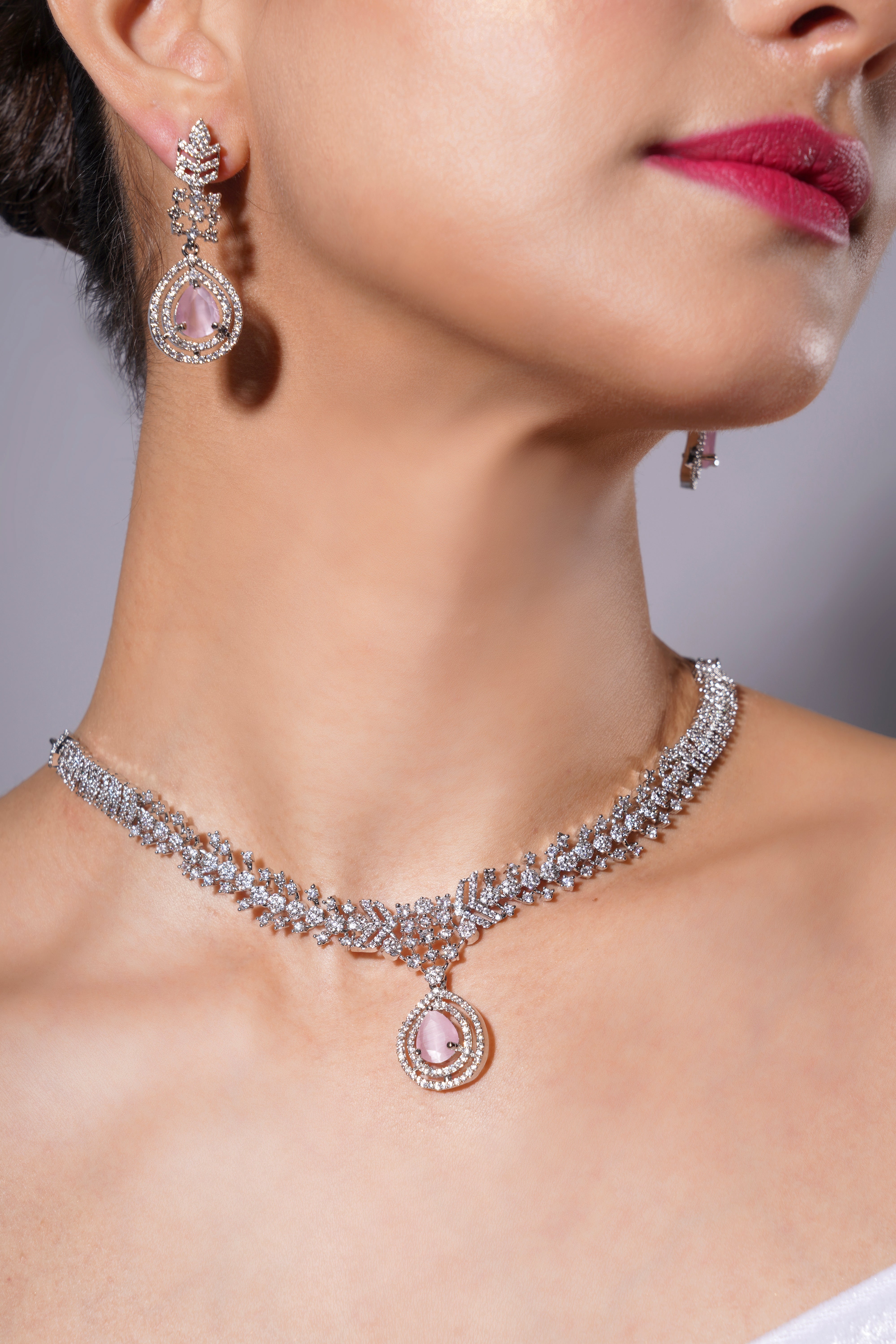 Amaita Platinum Shine Pink Stone Vine Design Jewellery Set