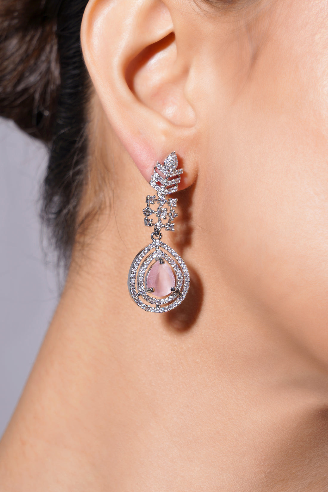 Amaita Platinum Shine Pink Stone Vine Design Jewellery Set