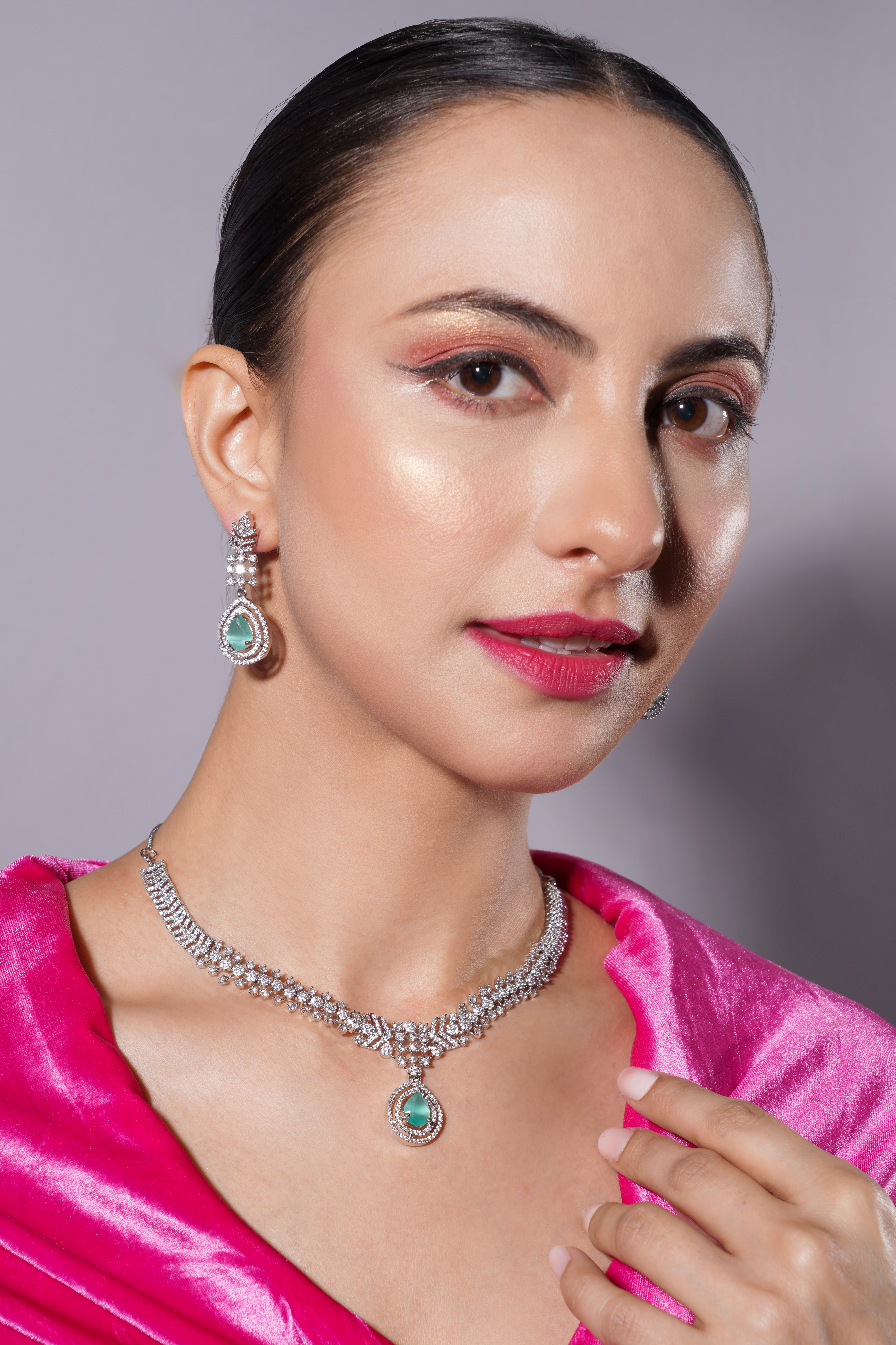 Amaita Platinum Finish Mint Green Stone Vine Design Jewellery Set