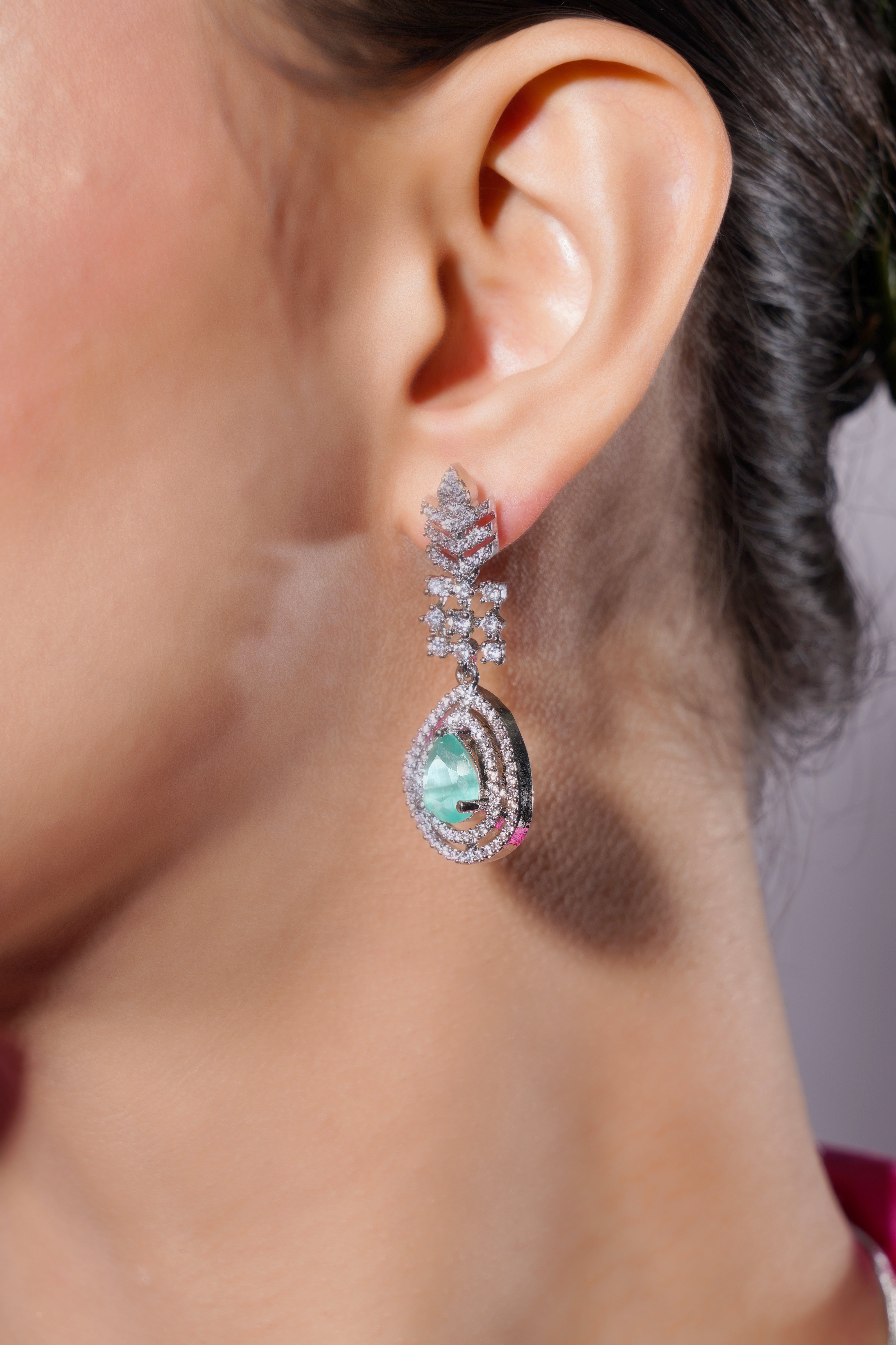 Amaita Platinum Finish Mint Green Stone Vine Design Jewellery Set