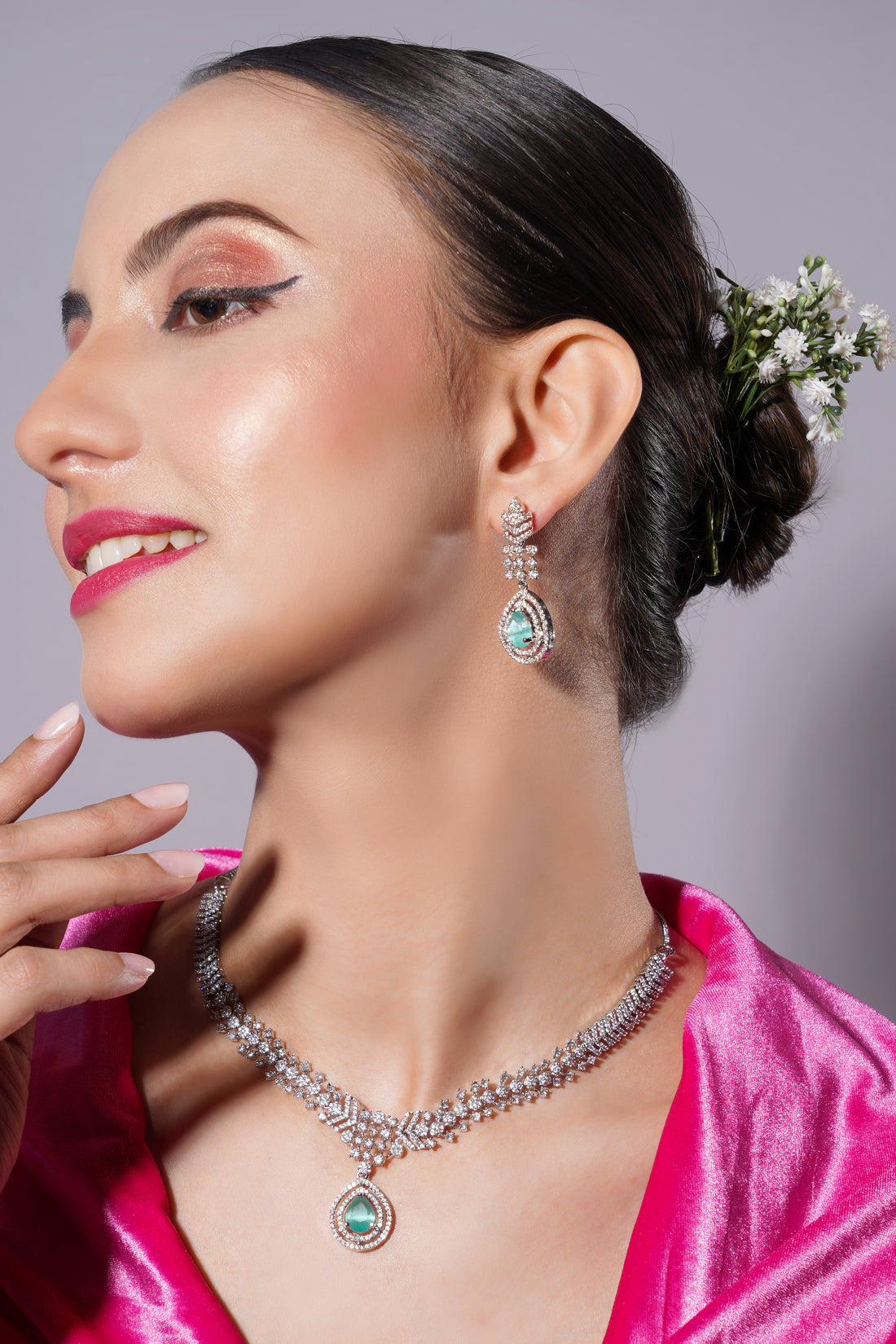 Amaita Platinum Finish Mint Green Stone Vine Design Jewellery Set