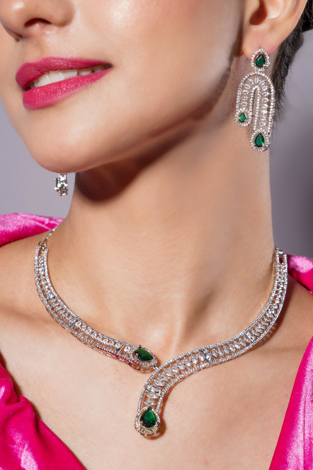 Amaita Platinum Finish Emerald Curve Design Jewellery Set