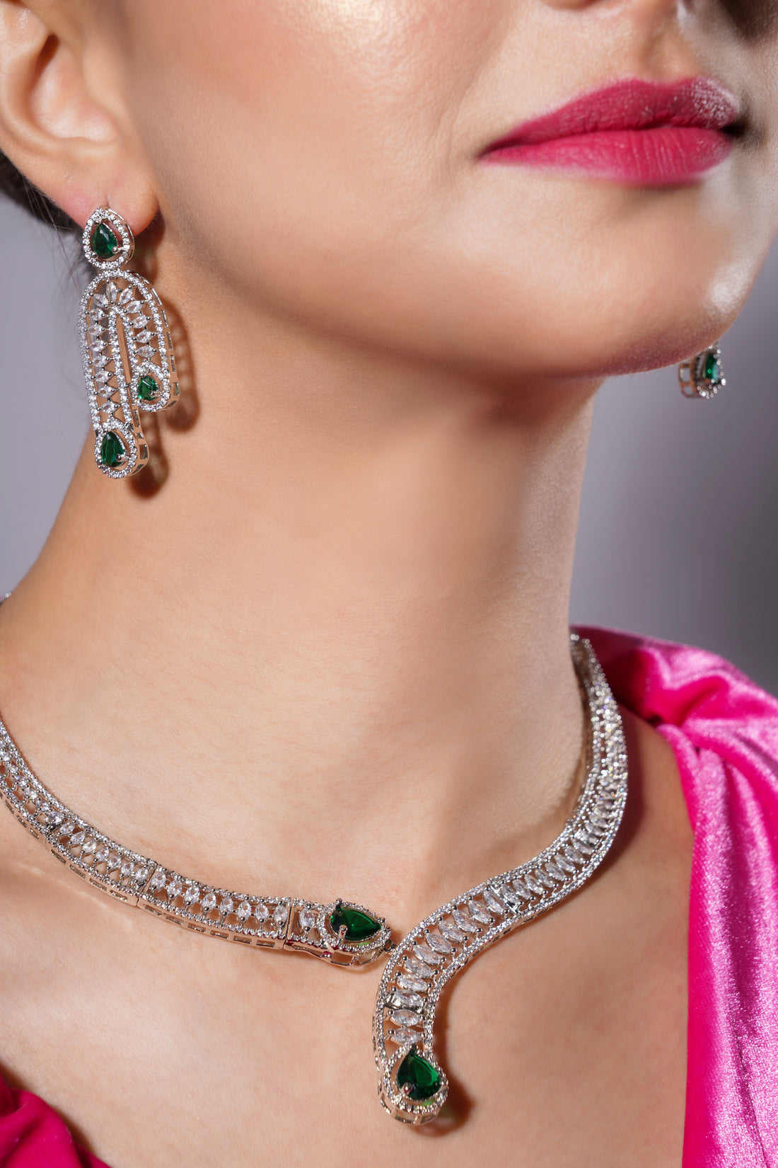 Amaita Platinum Finish Emerald Curve Design Jewellery Set