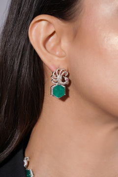 Amaita Platinum Finish Emerald Floral Hexa Design Jewellery Set