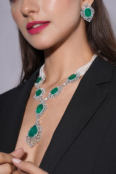 Amaita Platinum Shine Emerald Floral Pearl Lace Jewellery Set