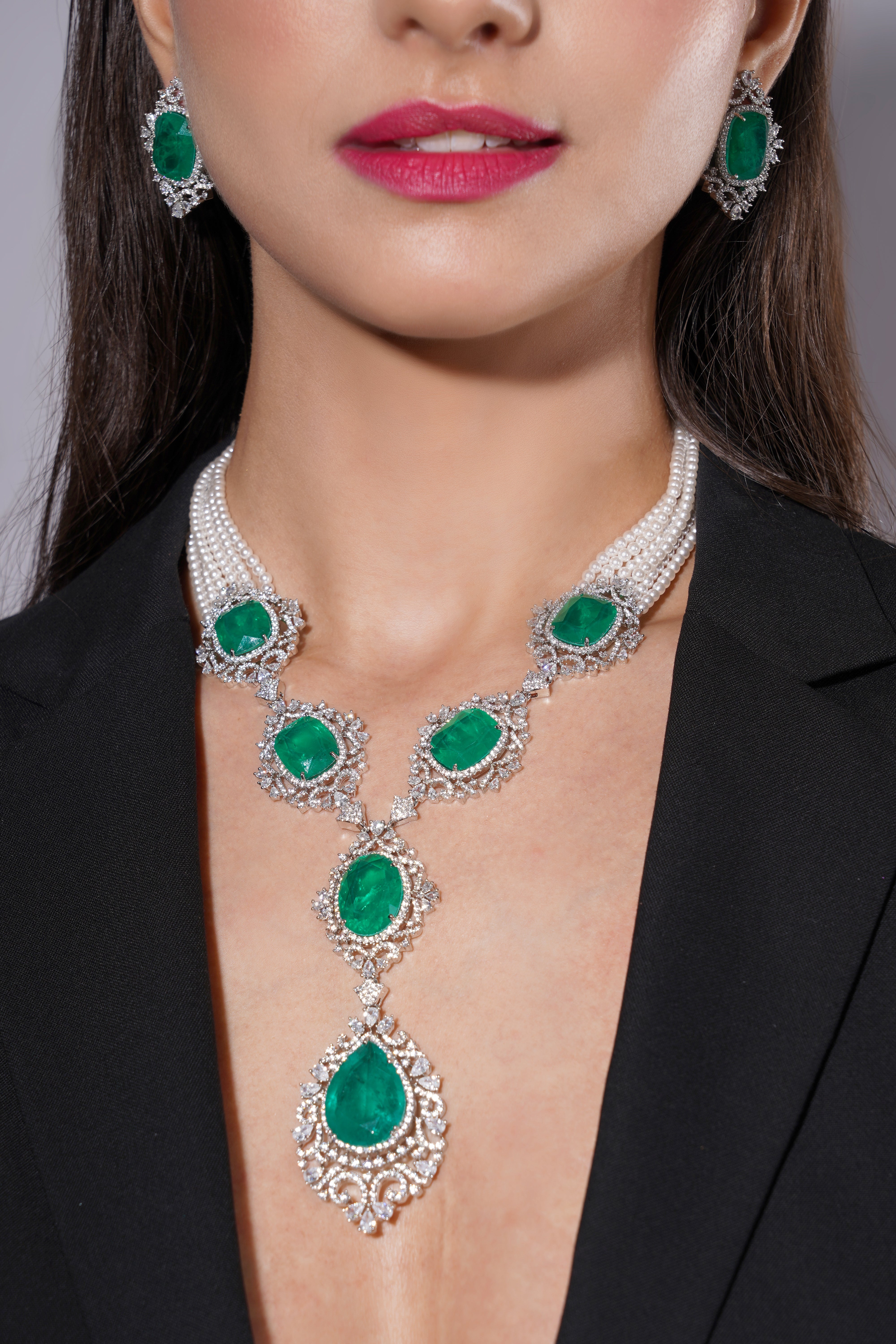 Amaita Platinum Shine Emerald Floral Pearl Lace Jewellery Set