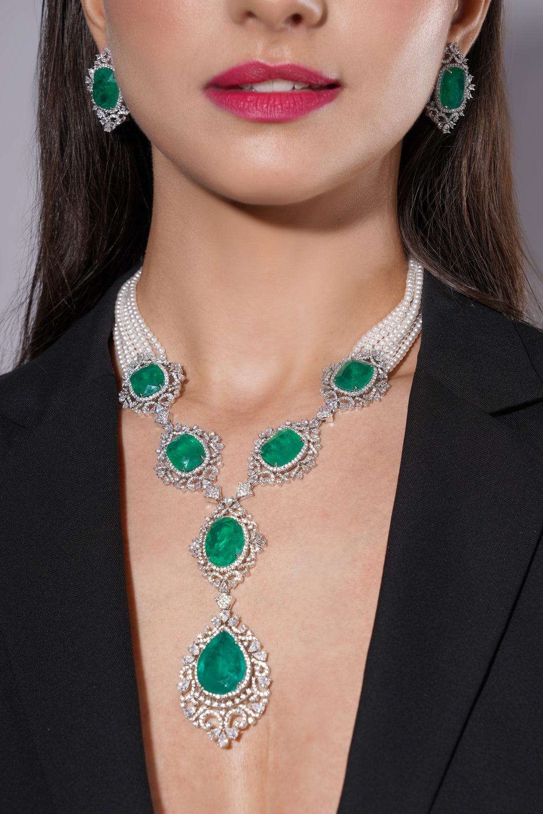 Amaita Platinum Shine Emerald Floral Pearl Lace Jewellery Set