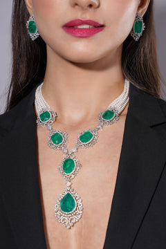 Amaita Platinum Shine Emerald Floral Pearl Lace Jewellery Set
