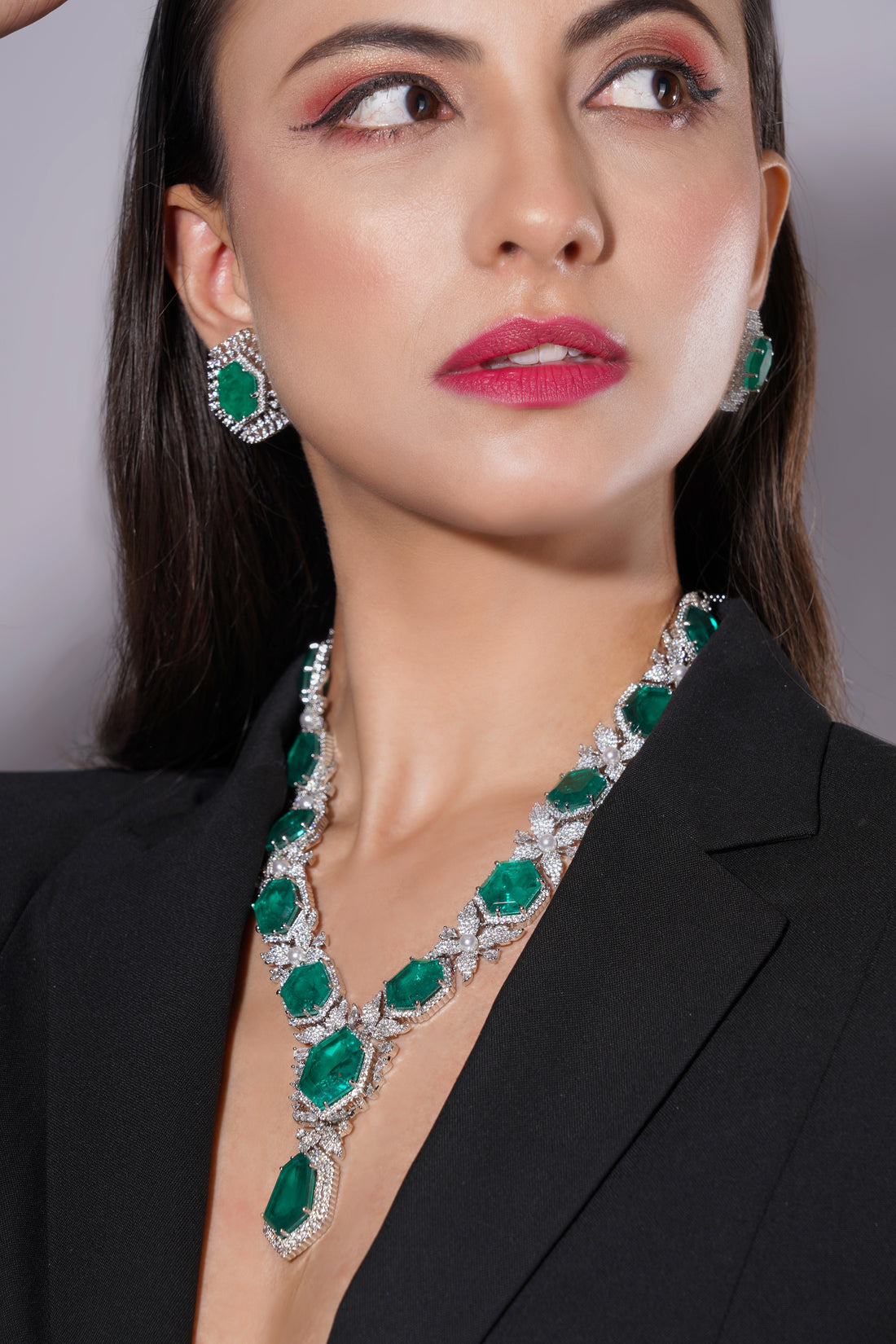 Amaita Platinum Finish Emerald Floral Leaf Design Luxe Jewellery Set