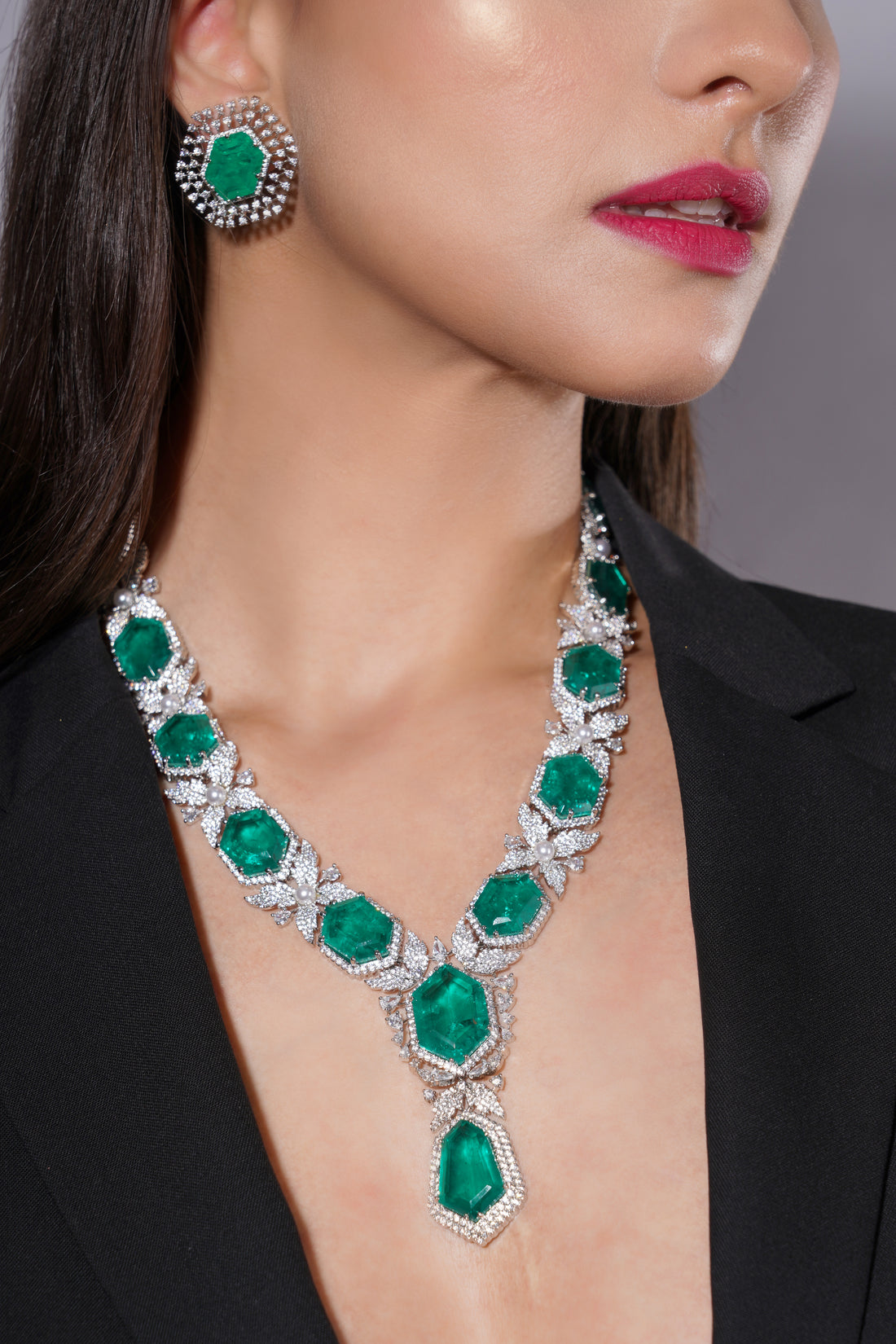 Amaita Platinum Finish Emerald Floral Leaf Design Luxe Jewellery Set