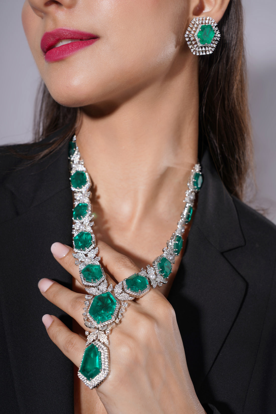 Amaita Platinum Finish Emerald Floral Leaf Design Luxe Jewellery Set