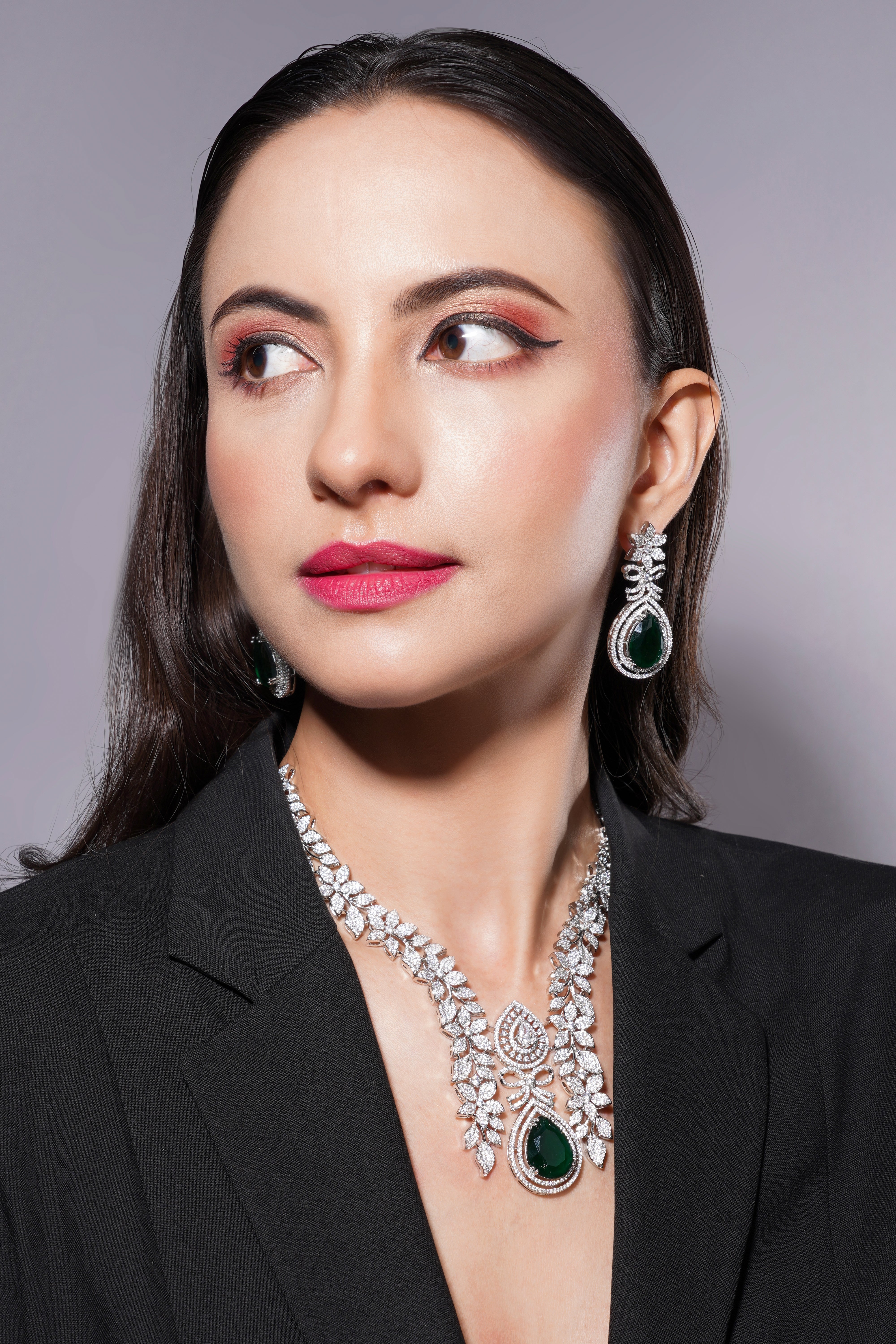 Amaita Platinum Finish Emrald Green Stone Leaf Design Luxe Jewellery Set