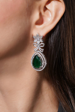 Amaita Platinum Finish Emrald Green Stone Leaf Design Luxe Jewellery Set