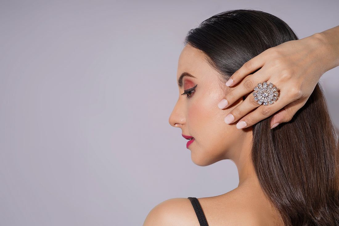 Amaita Platinum Shine Grand Solitaire Flower Ring