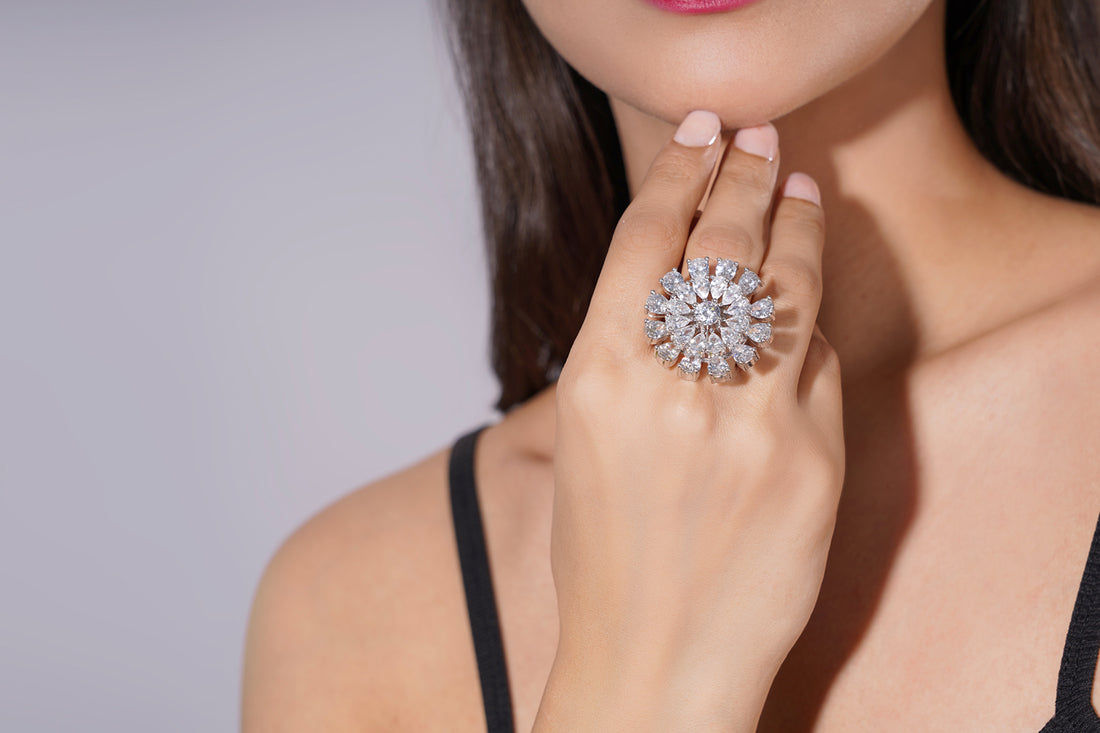 Amaita Platinum Shine Grand Solitaire Flower Ring