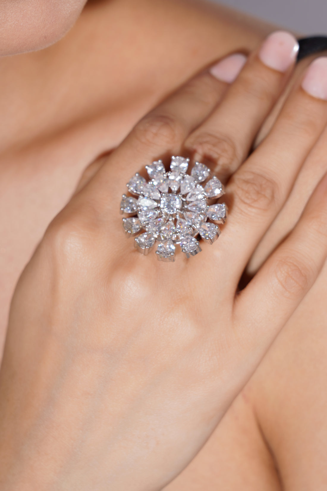 Amaita Platinum Shine Grand Solitaire Flower Ring