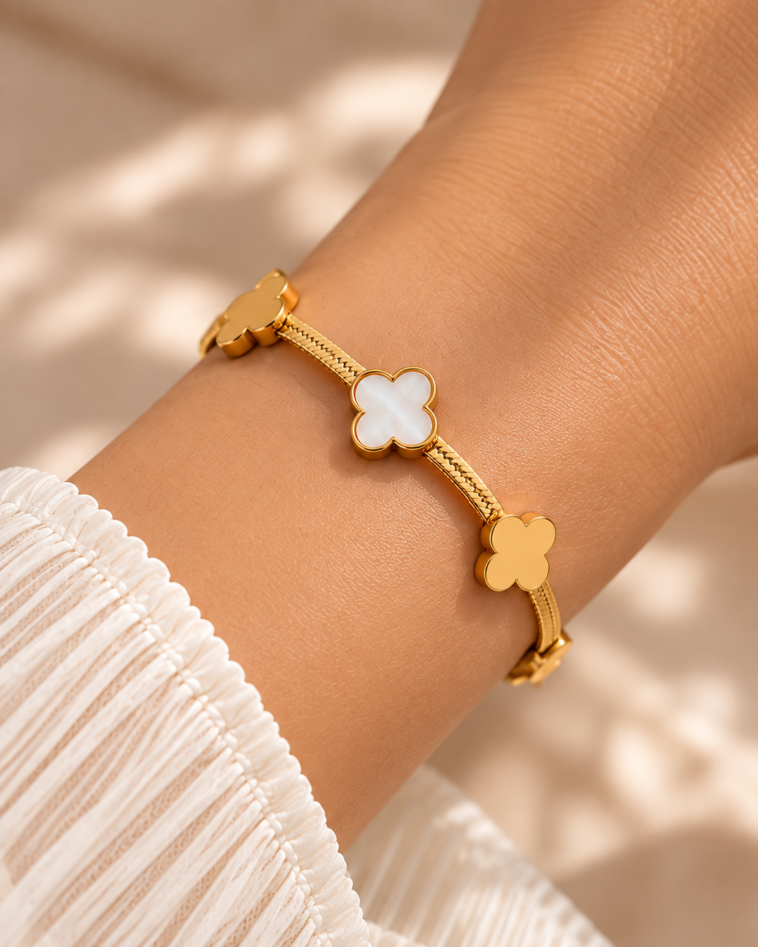 Amaita demi-fine gold snake chain clover bracelet with white and gold motifs
